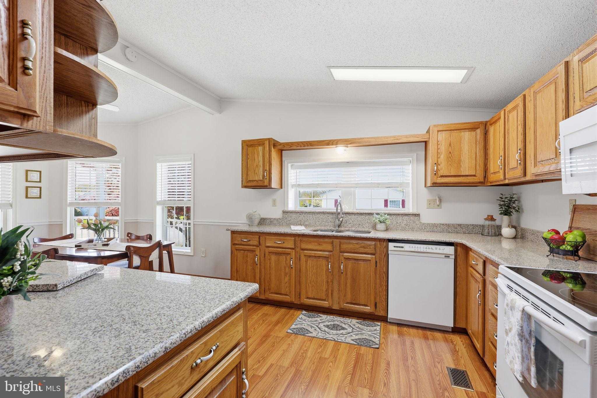 119 Goldenrod Xing E photo 15