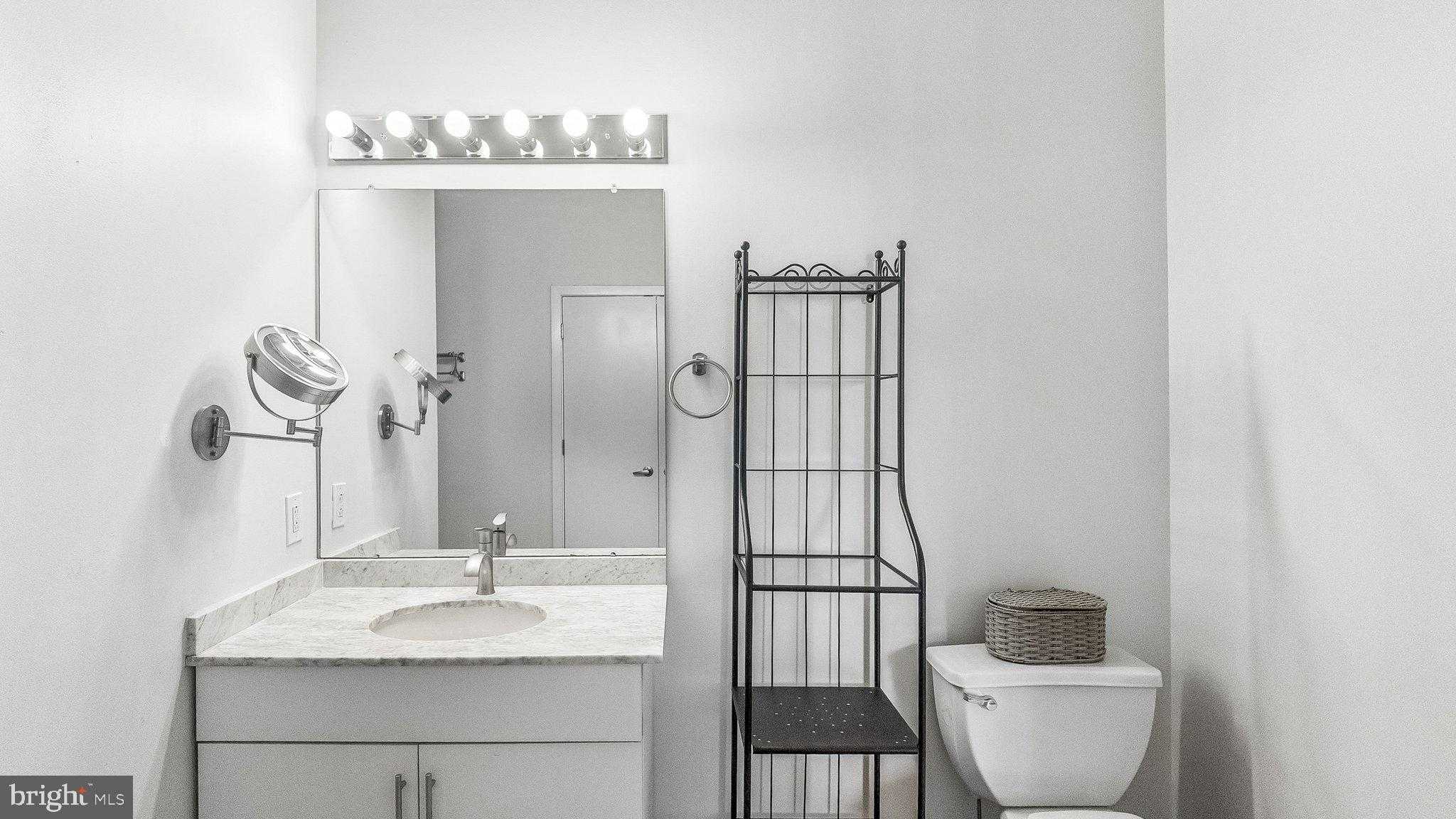 2200 Arch St Unit 711 photo 22