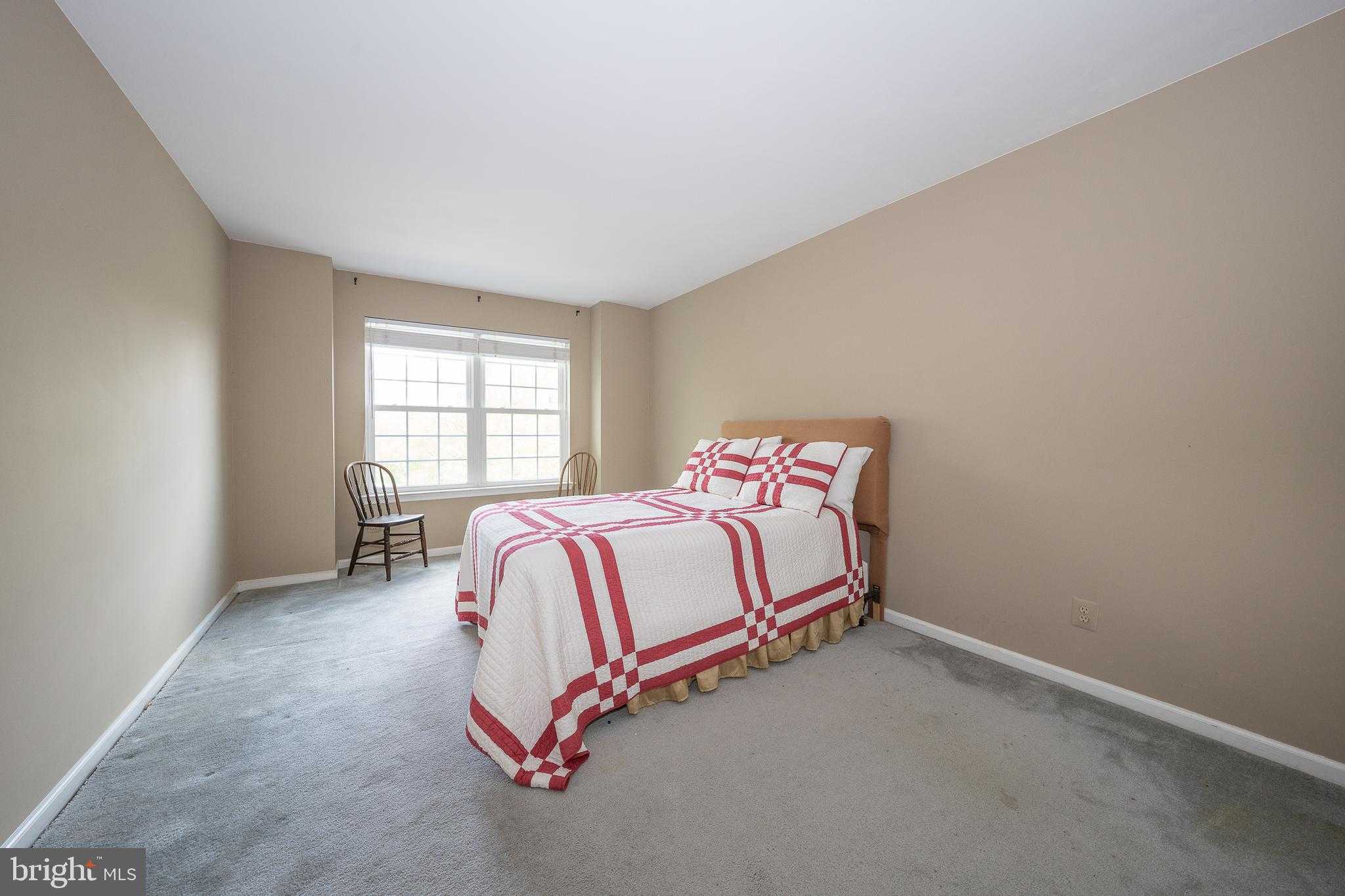 110 Longwood CT photo 18