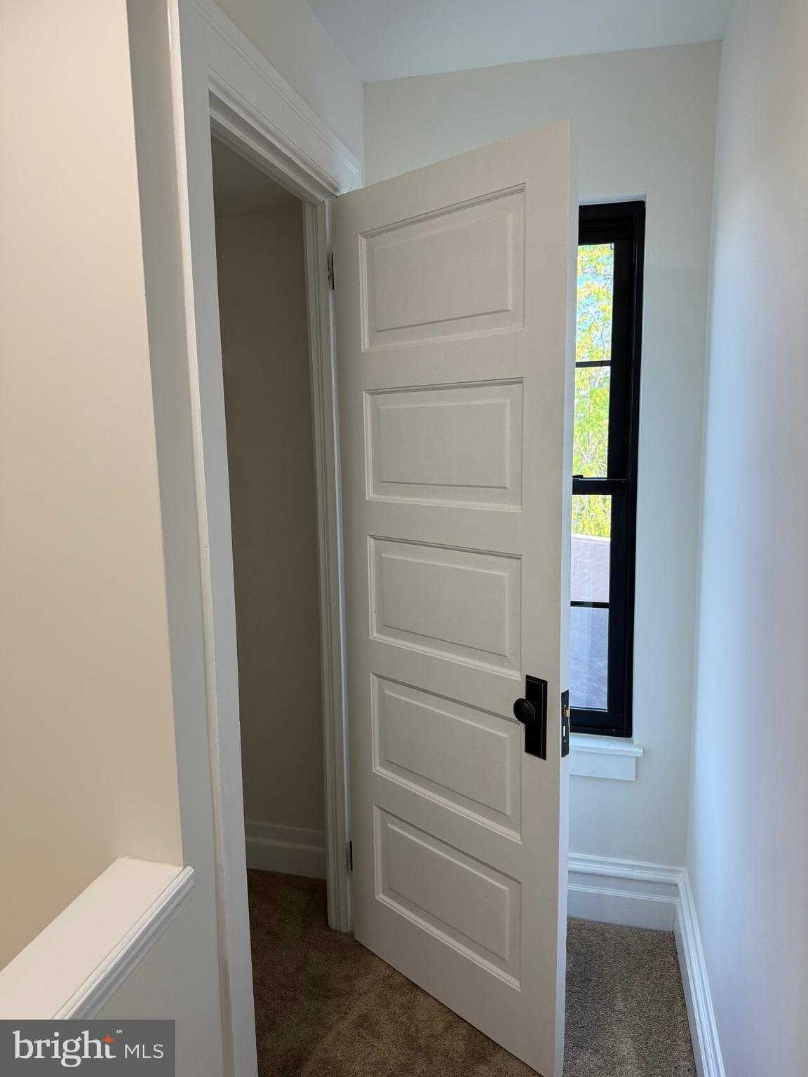 530 Park Ave photo 36