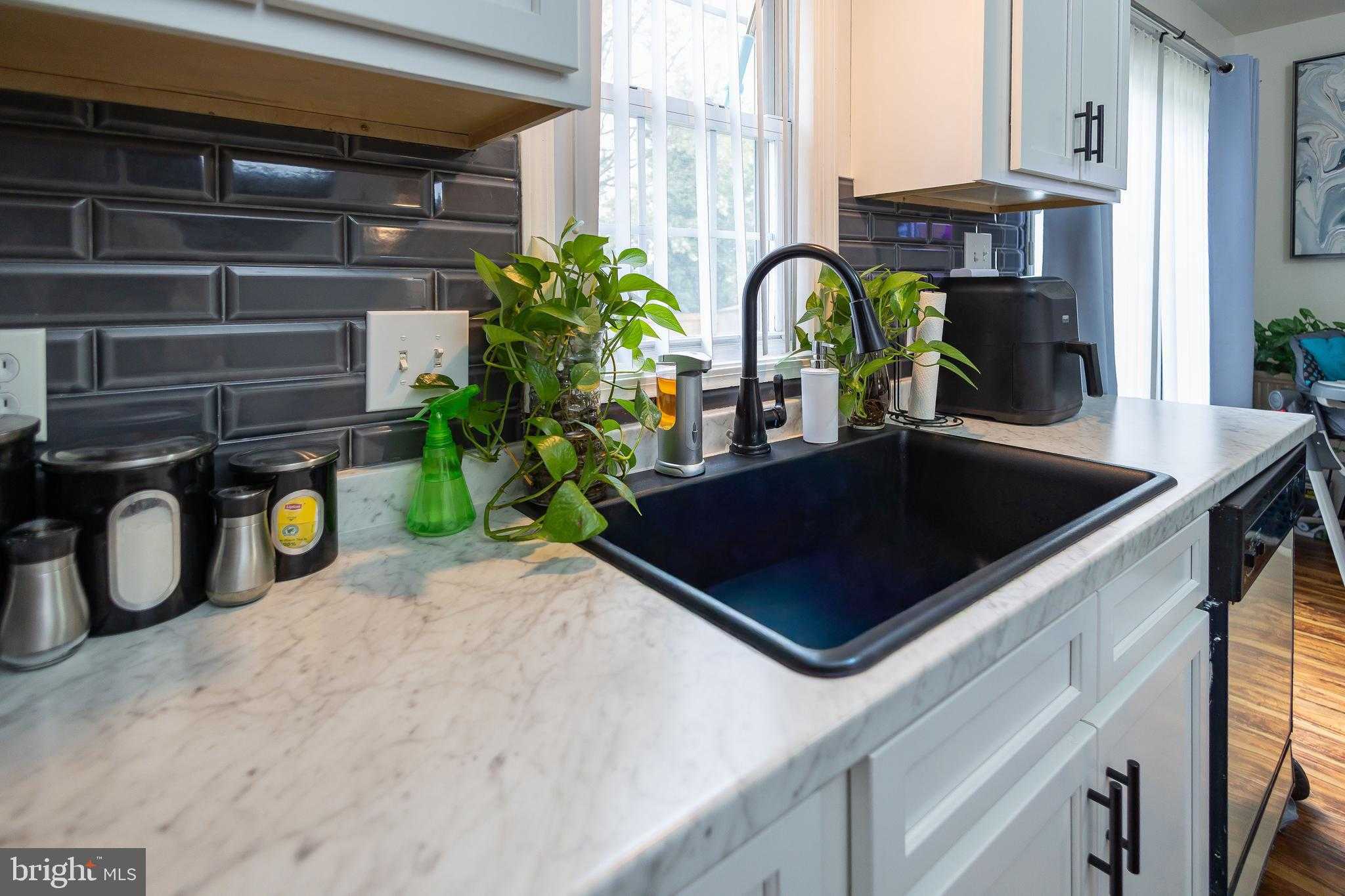 2847 Joseph Ave photo 2