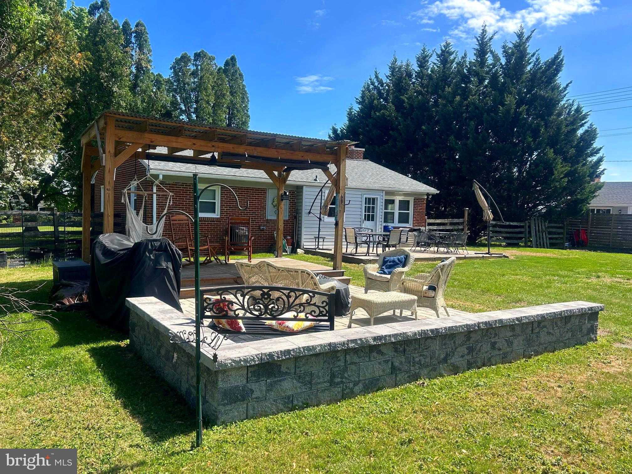 6122 Thompson Dr photo 2