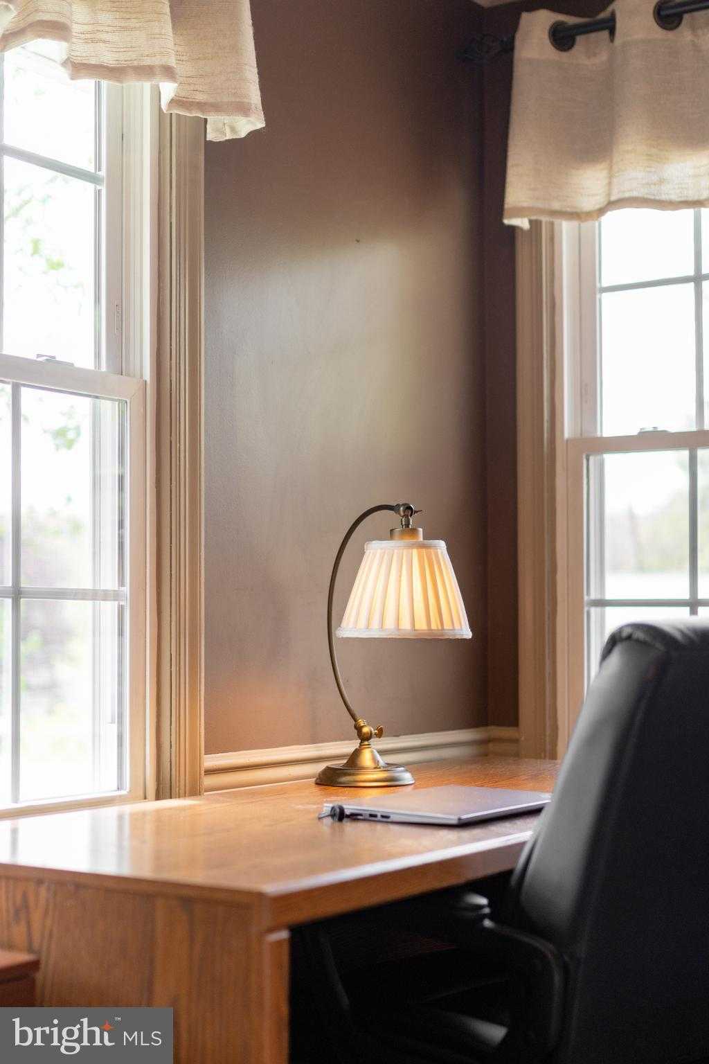 679 Devonshire Dr photo 32