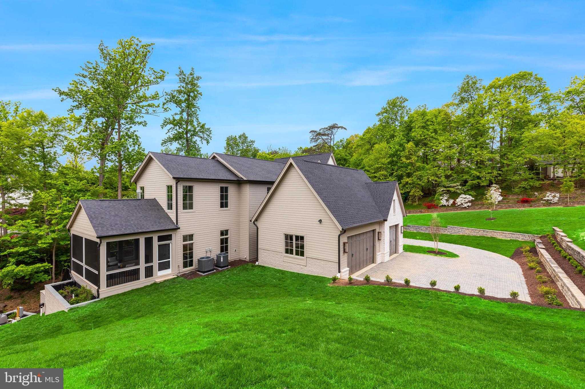 1231 N Pickett St photo 49