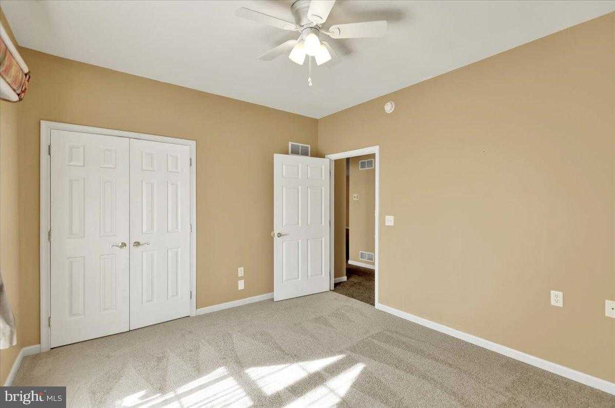 82 Fairfax Ln photo 15