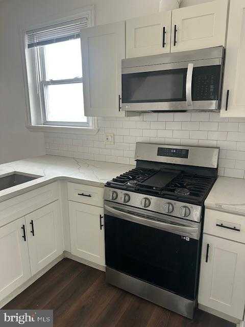 1771 N Dover St photo 4