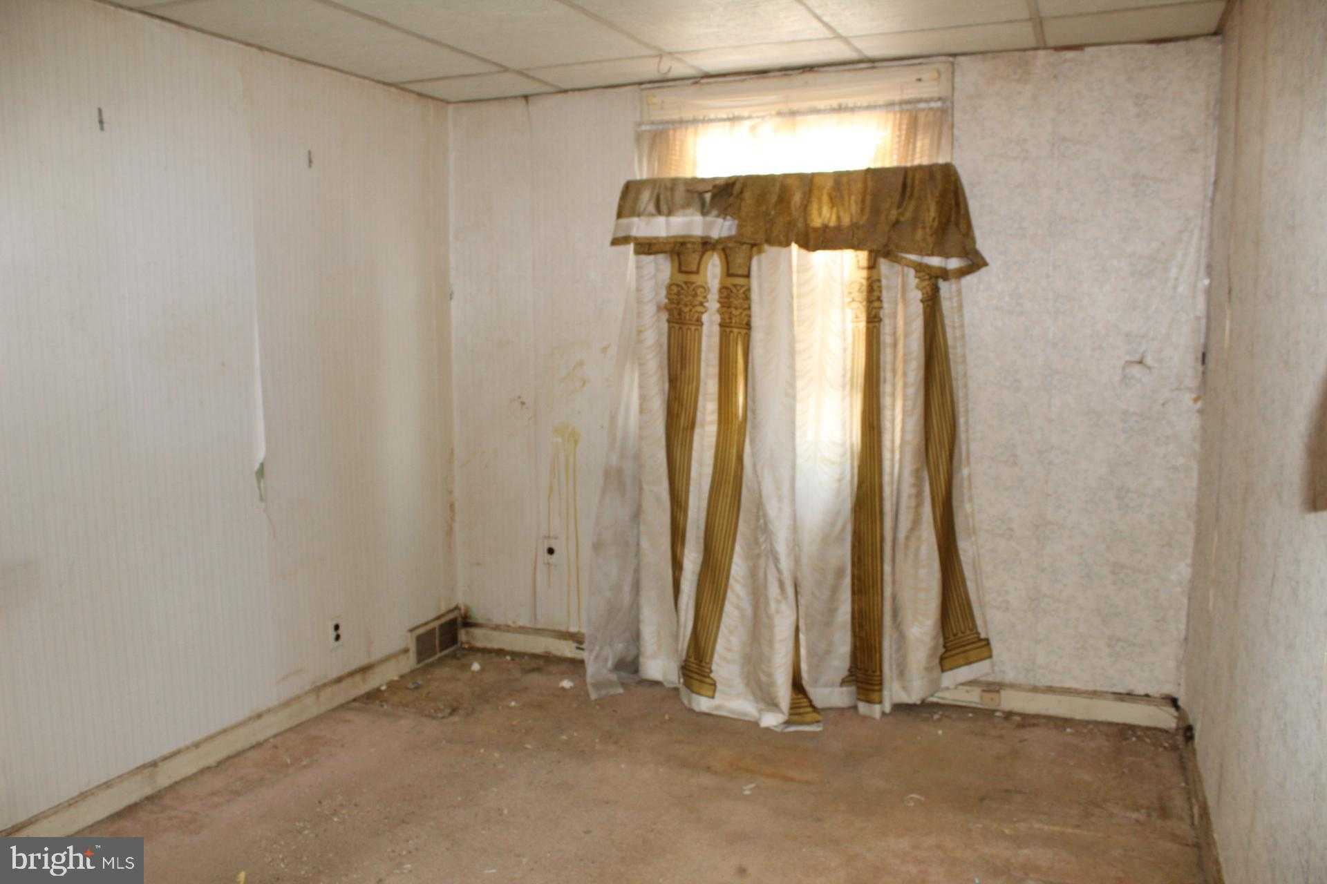 1642 E Tulpehocken St photo 15