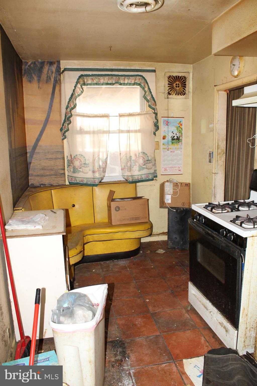 1642 E Tulpehocken St photo 6