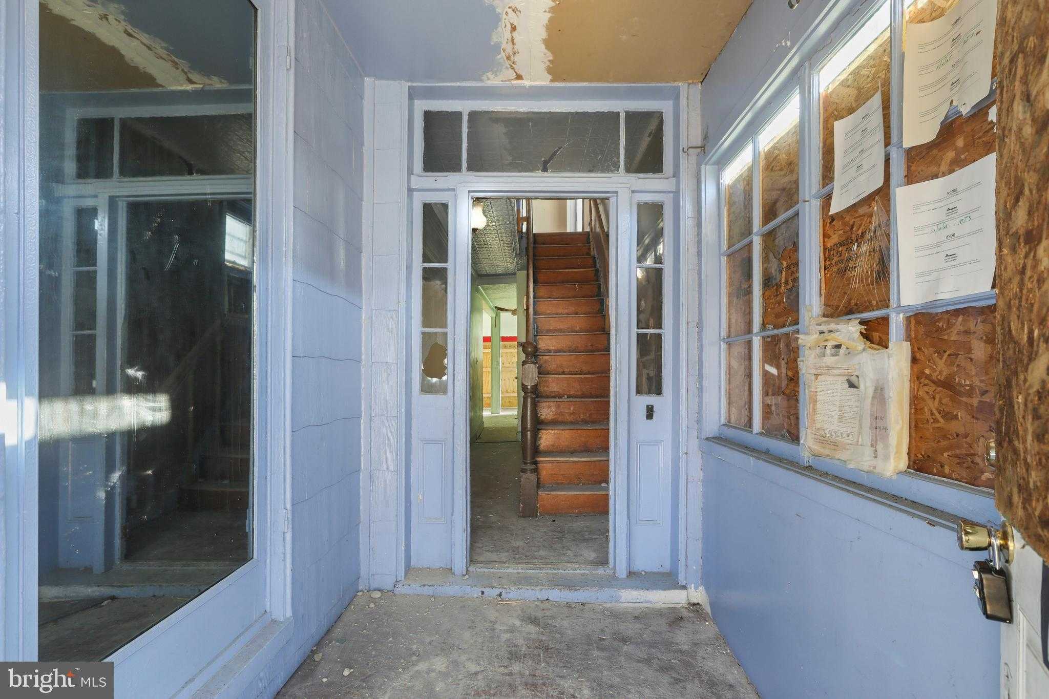 705 Woodbourne Ave photo 8