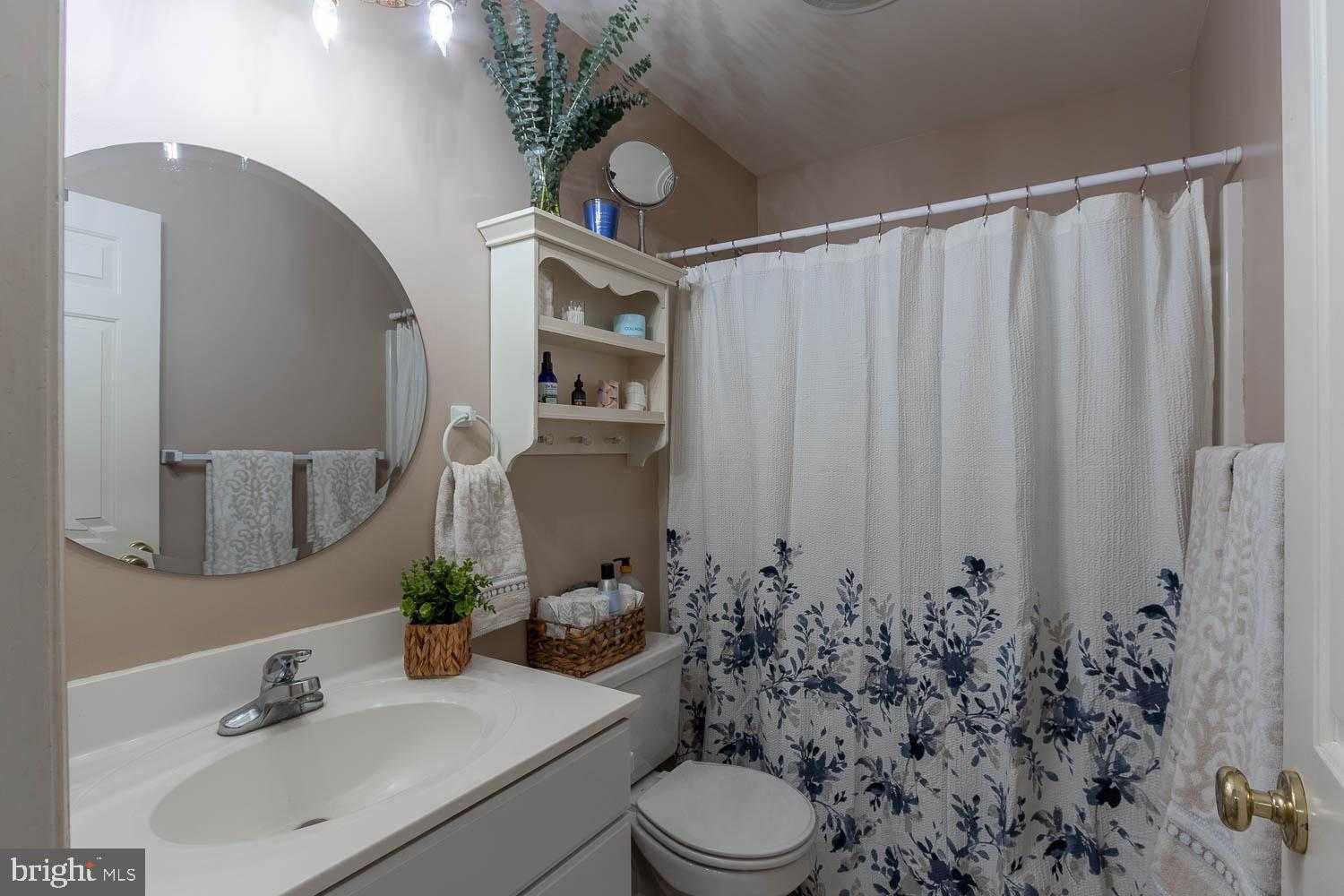 109 Charles St photo 37