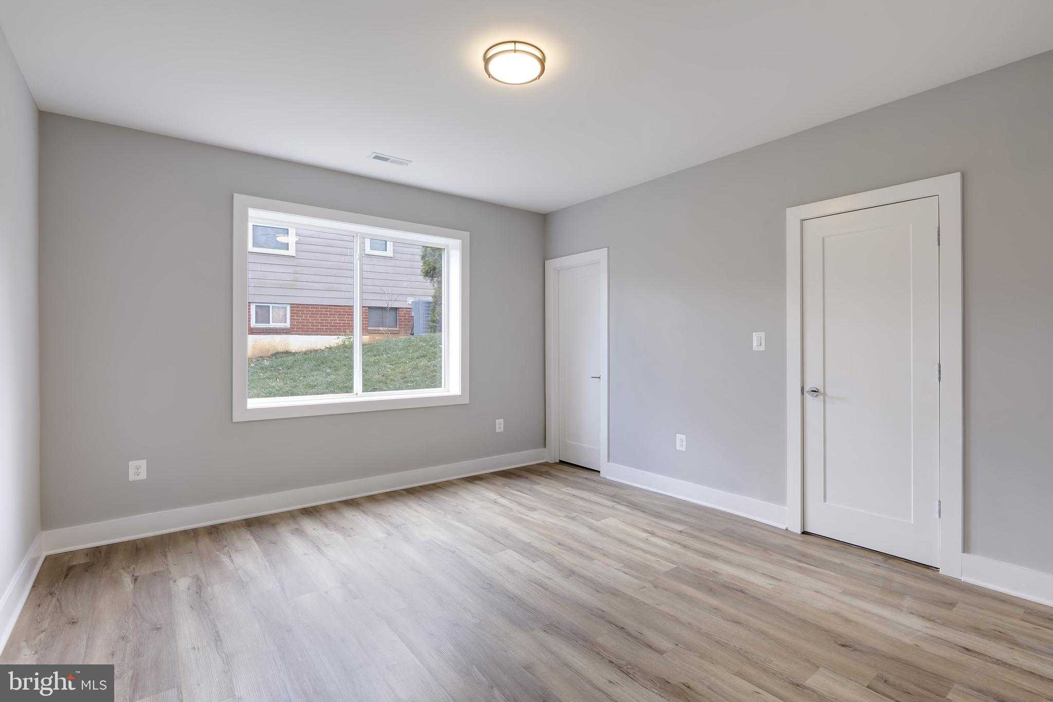 125 Casmar St SE photo 36