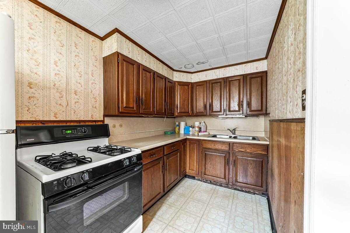 1318 Wycombe Ave photo 10