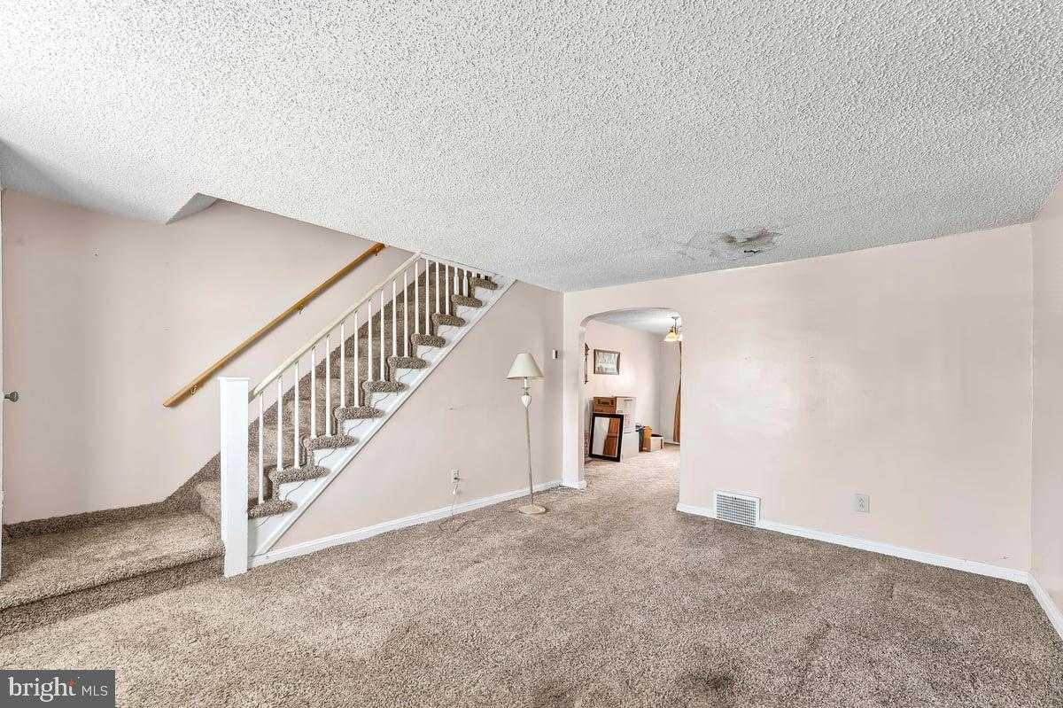 1318 Wycombe Ave photo 3