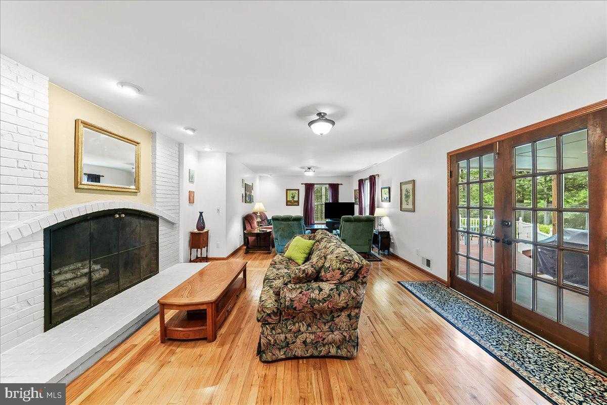 701 Pheasant Run photo 10