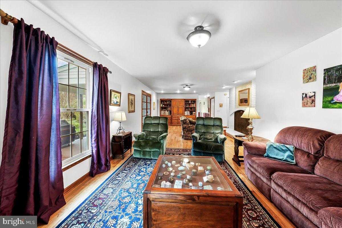 701 Pheasant Run photo 11