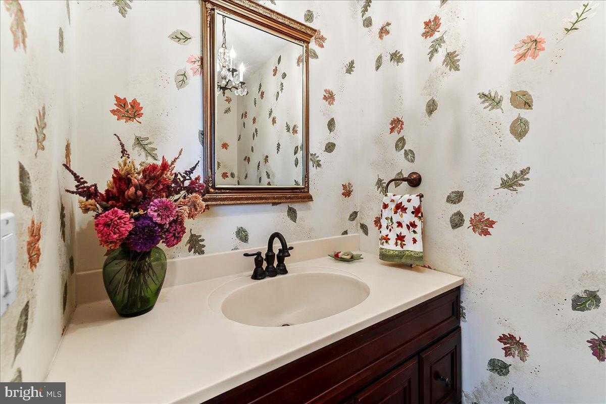 701 Pheasant Run photo 16