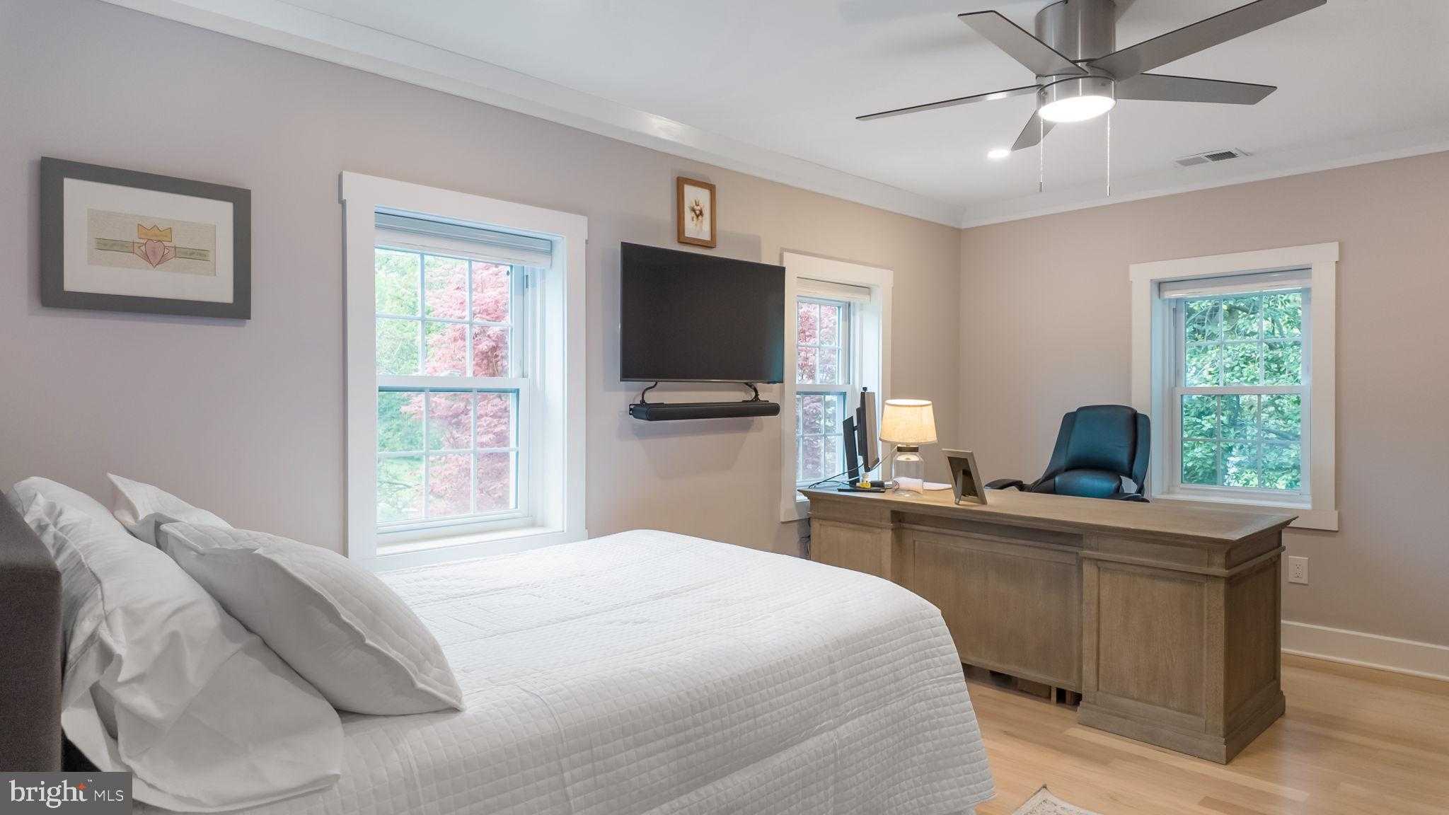 611 Twickenham Rd photo 24