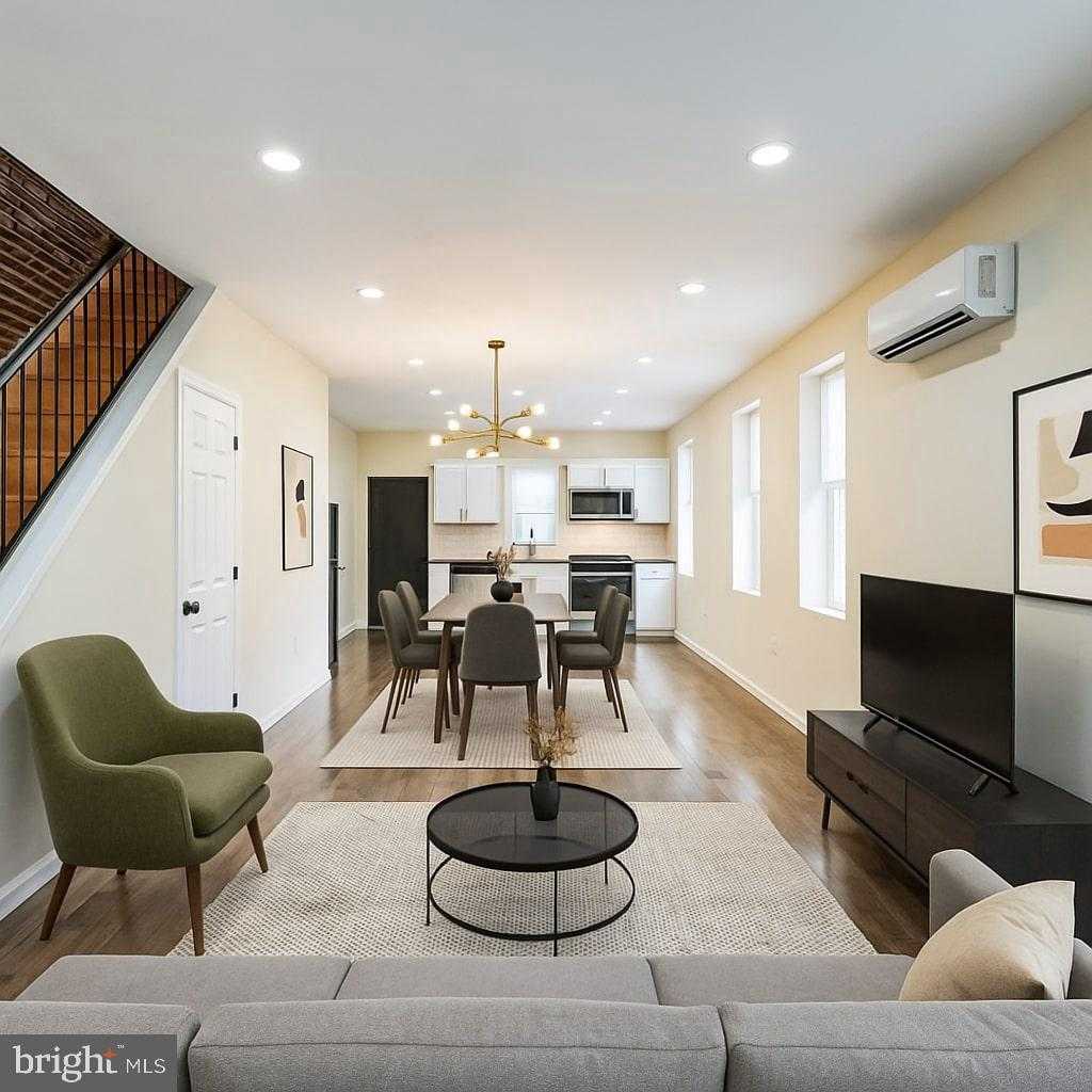 101 N Vogdes St photo 2