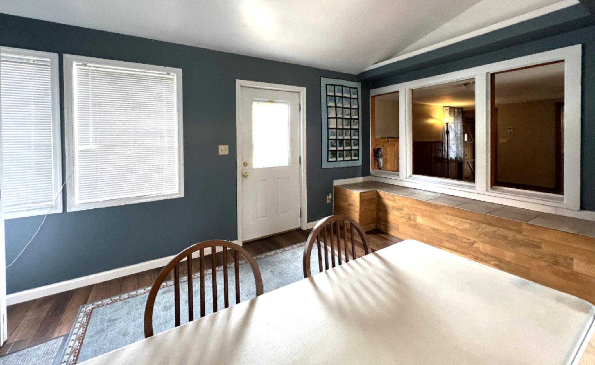 521 Brenneman Dr photo 2