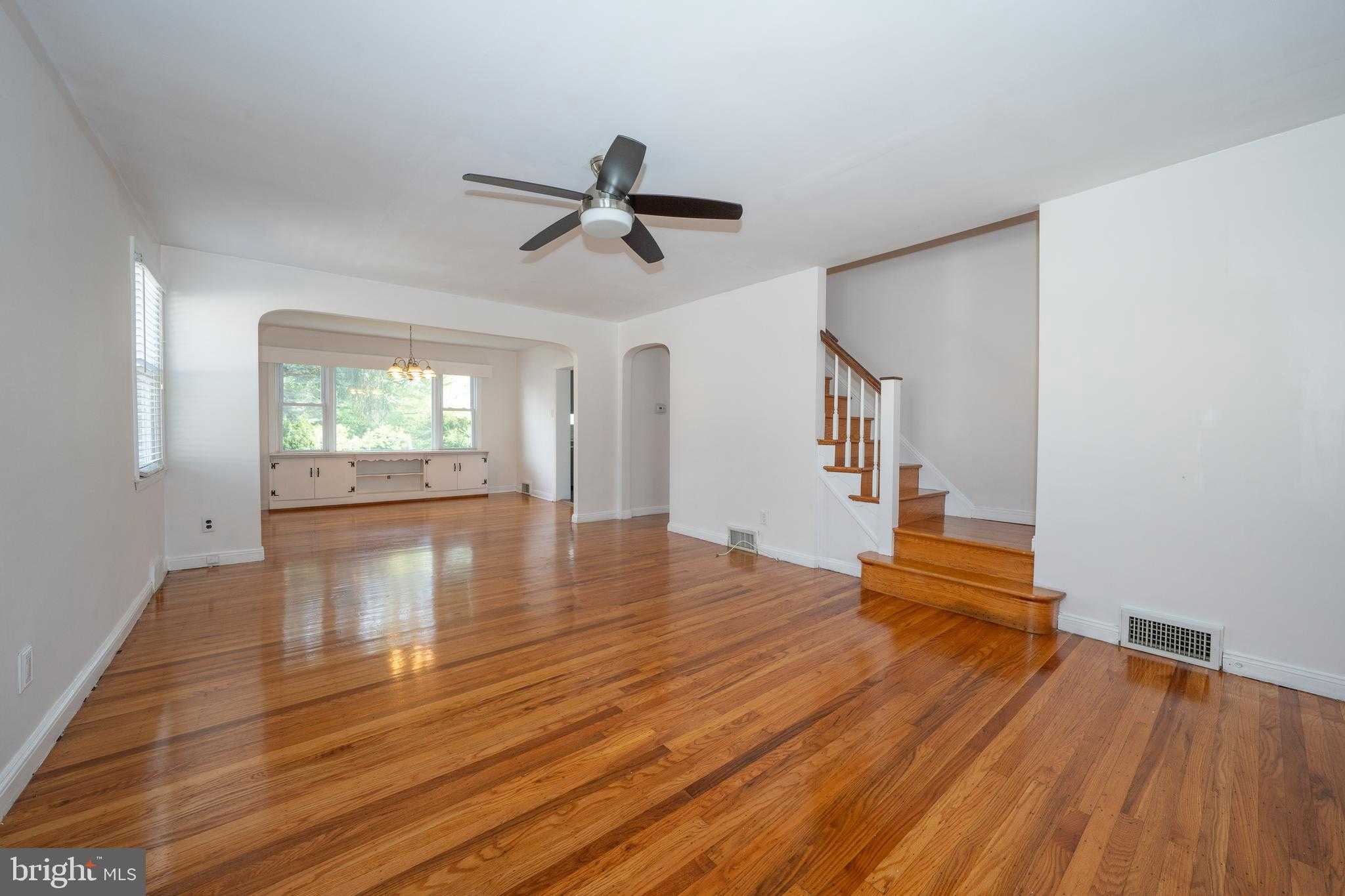 1305 Center Rd photo 4