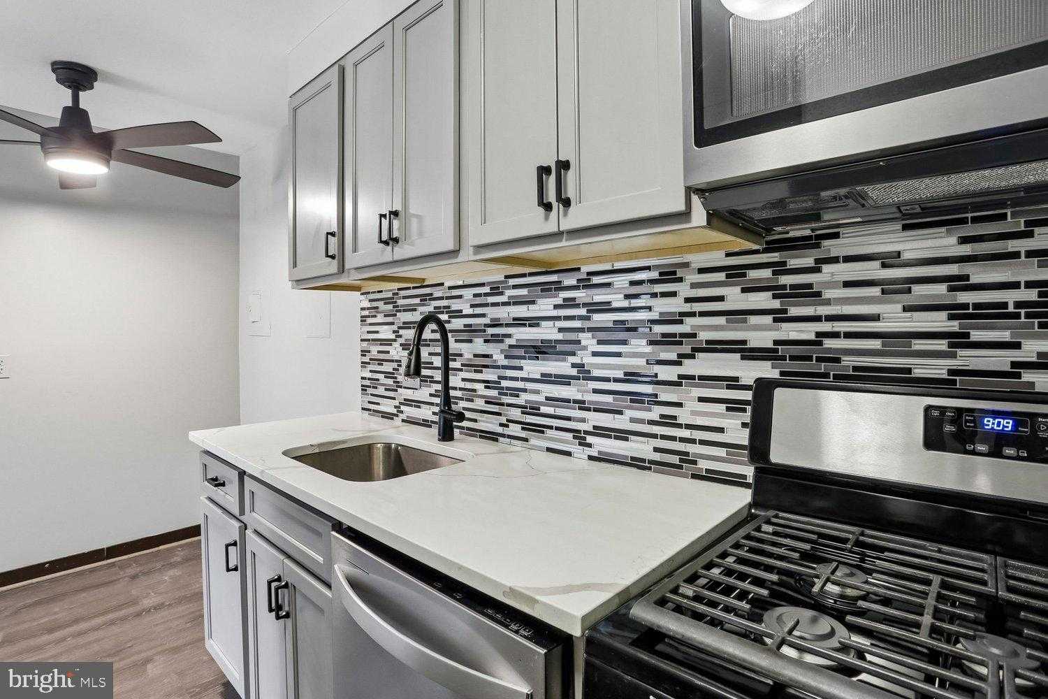 2201 Greenery Ln photo 15