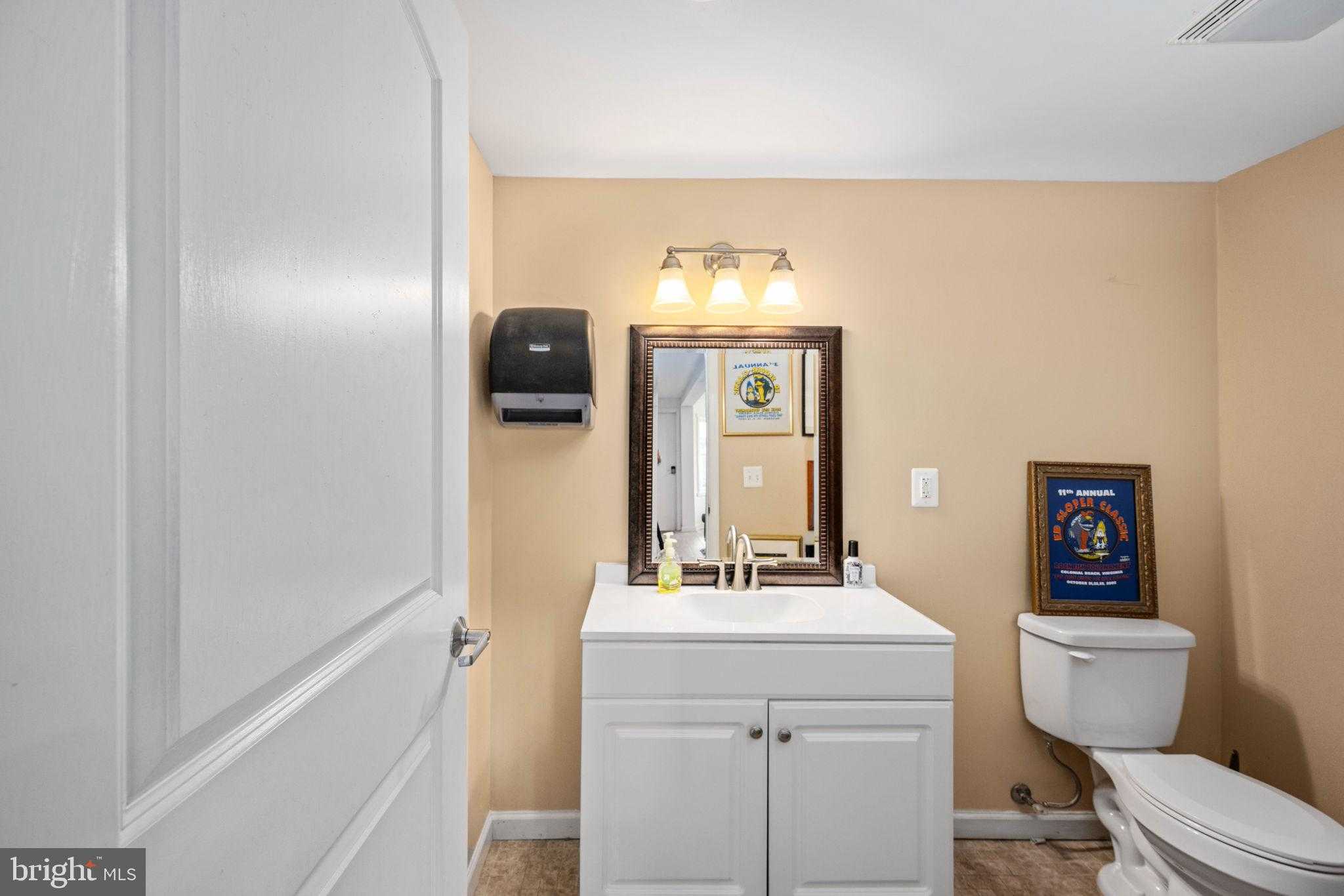 215 Irving Ave photo 10