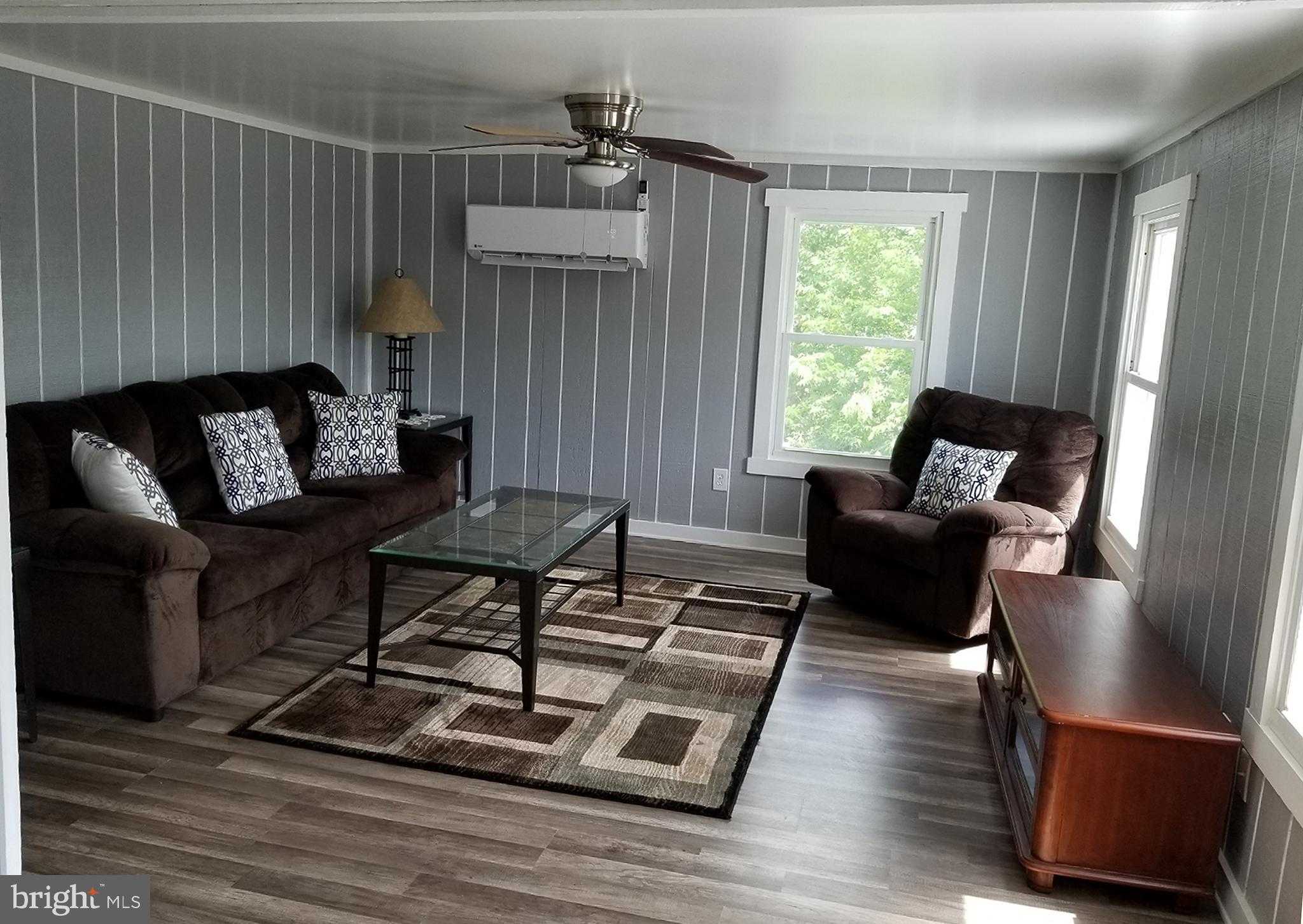 215 Irving Ave photo 16