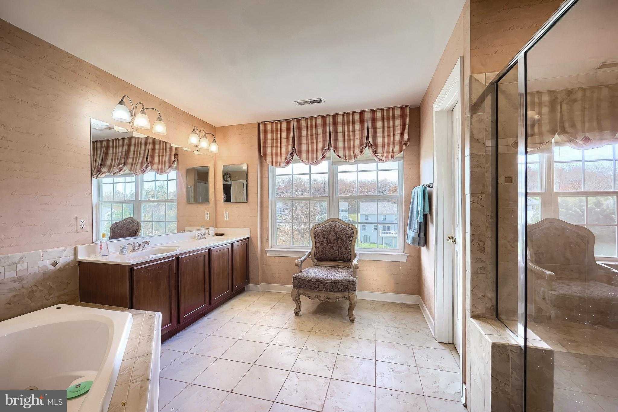 2735 Quaker CT photo 32