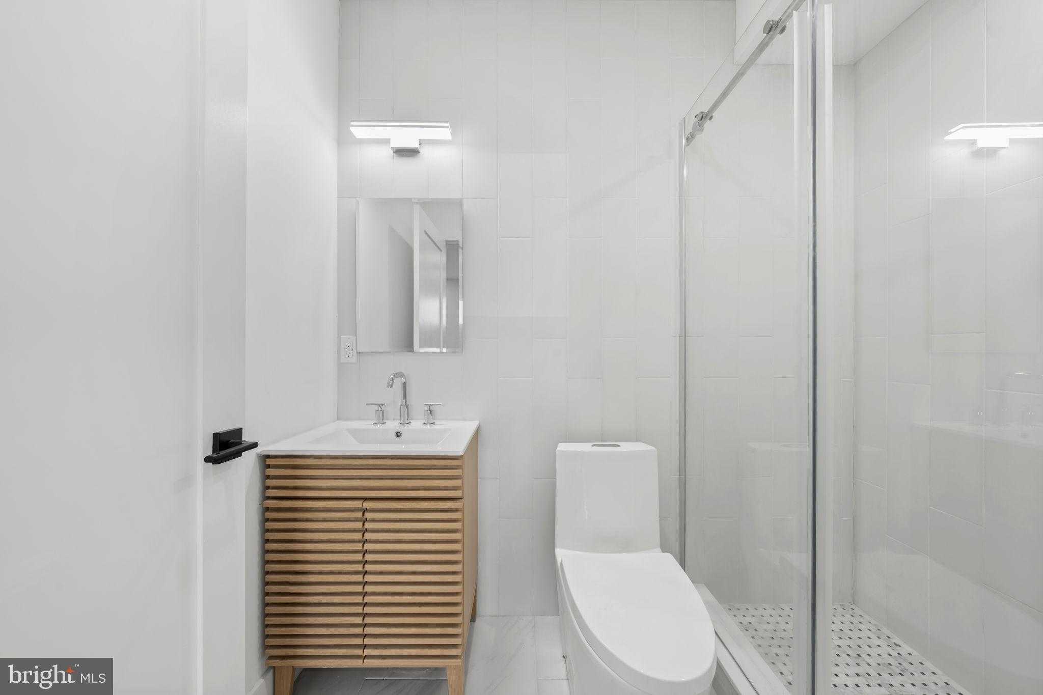 2552 E Somerset St photo 56