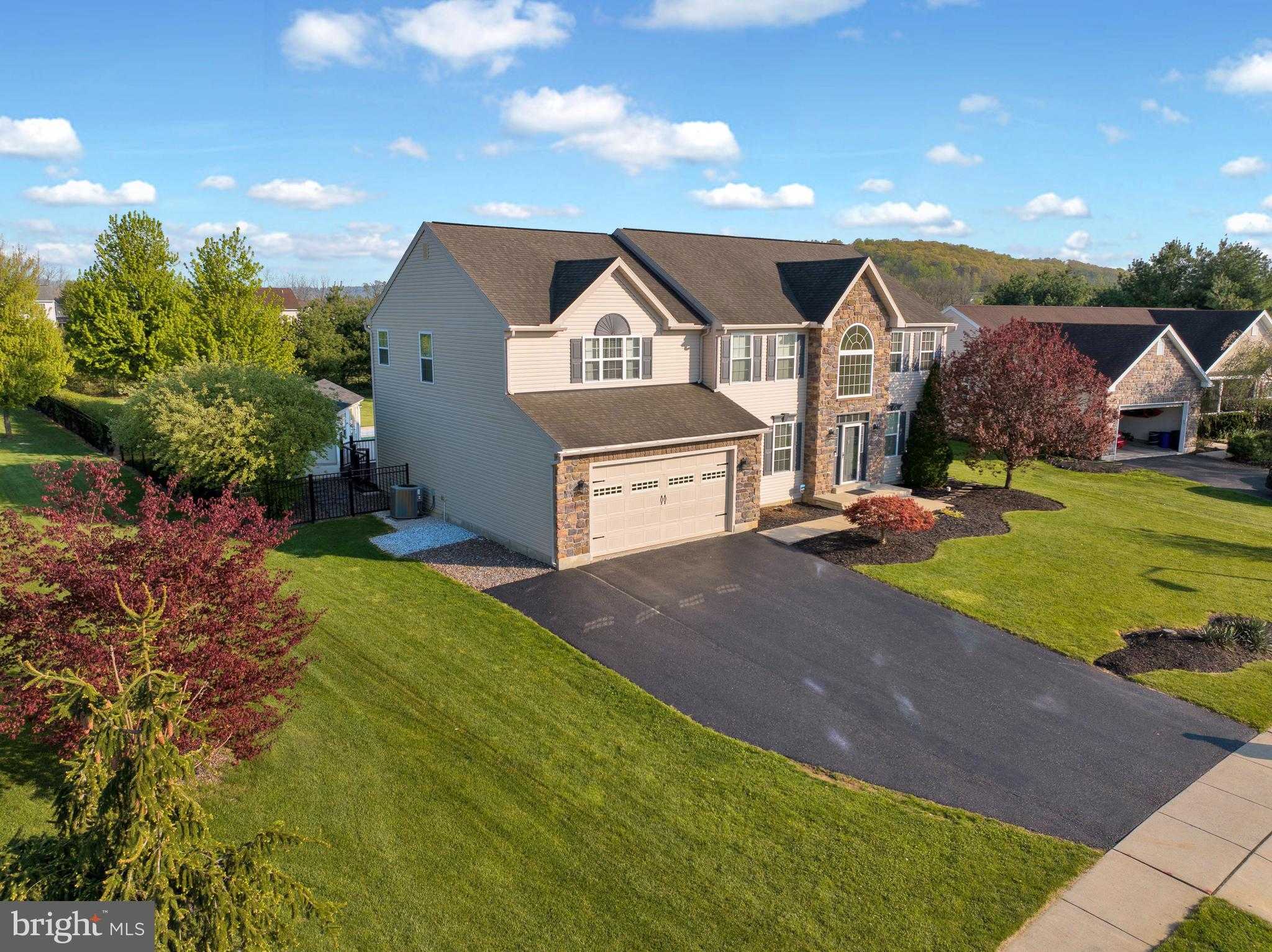 614 W Pine St, Leesport