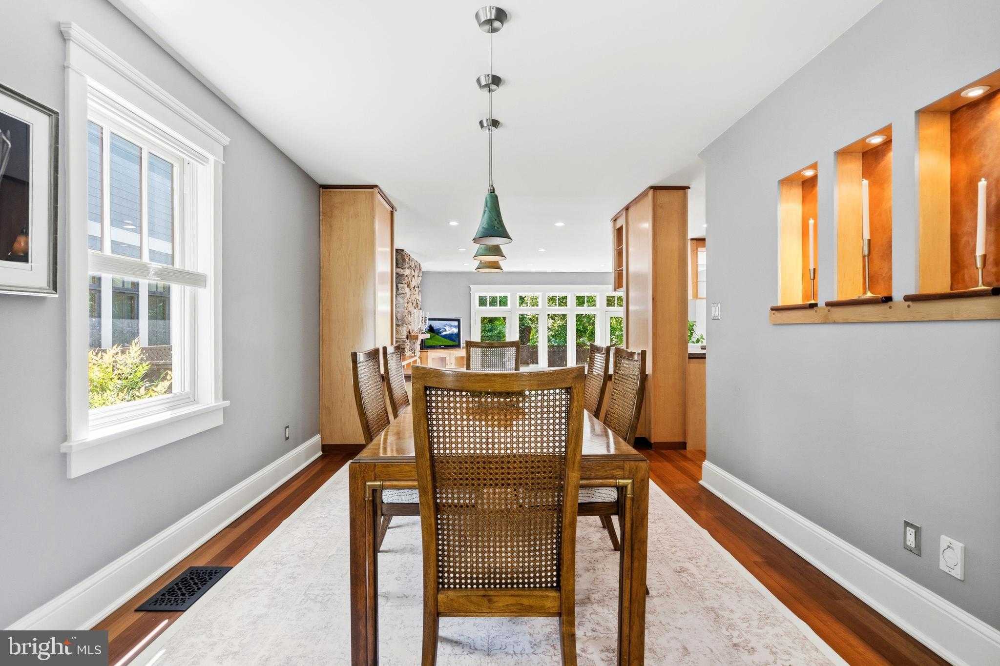 7 E Walnut St photo 12