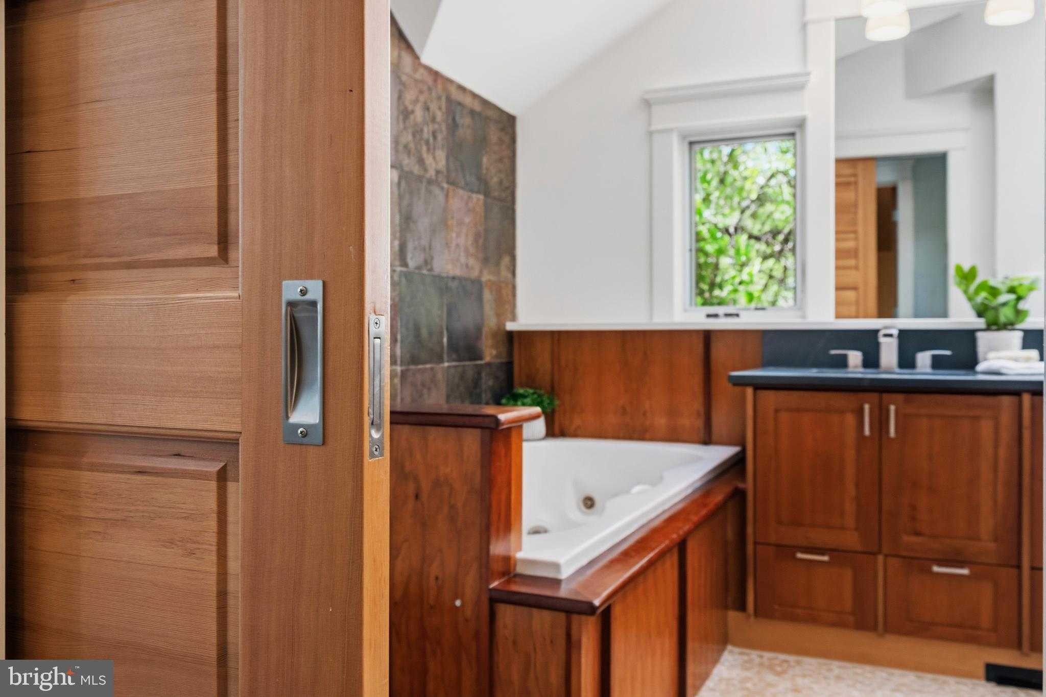 7 E Walnut St photo 50