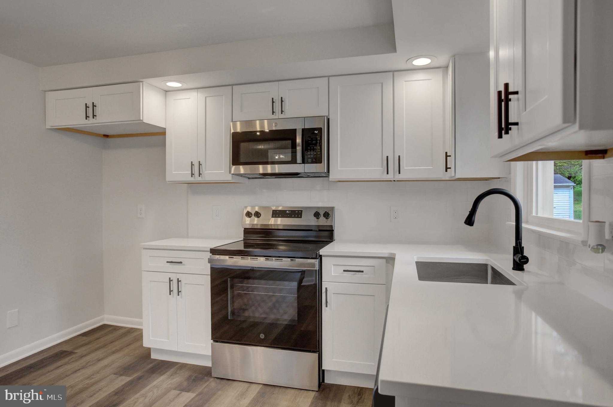 14944 Sherwood Dr photo 9