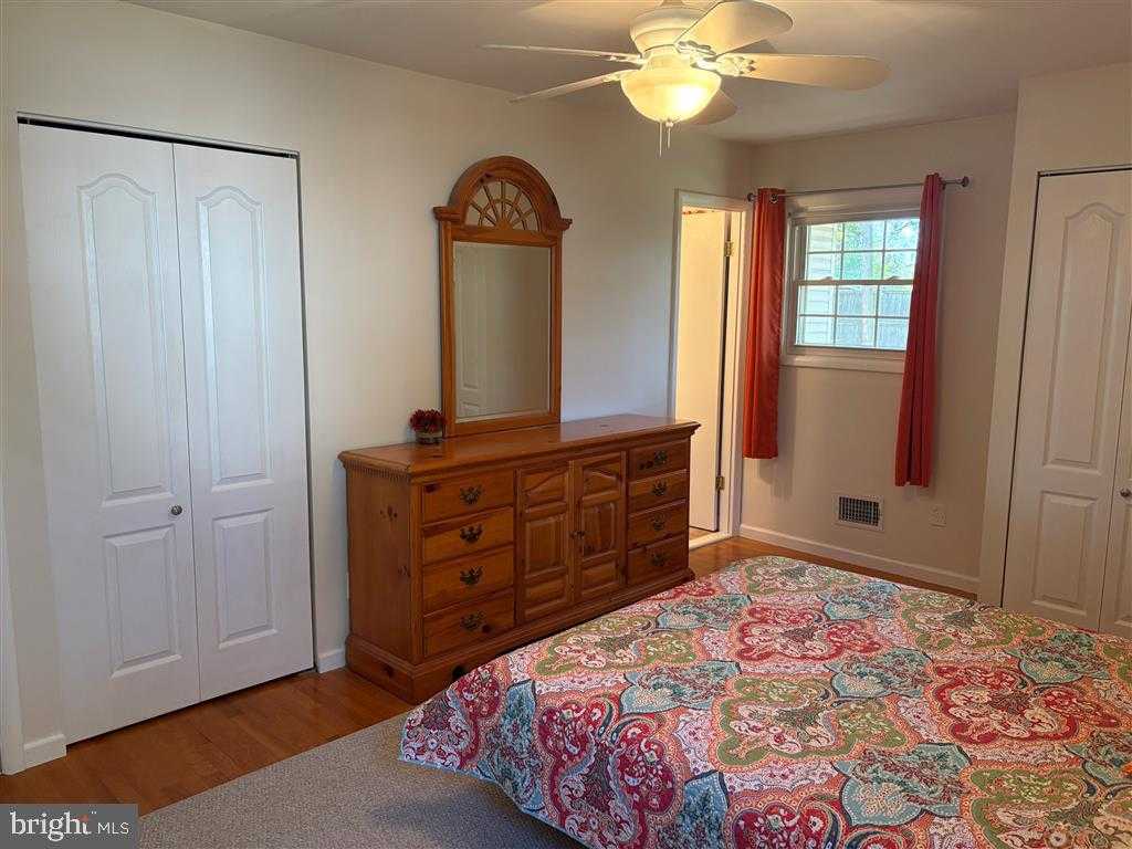 582 Richard Way photo 20