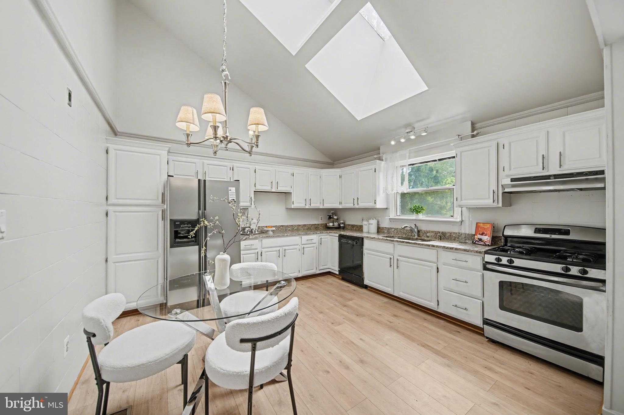 5812 Greenlawn Dr photo 12