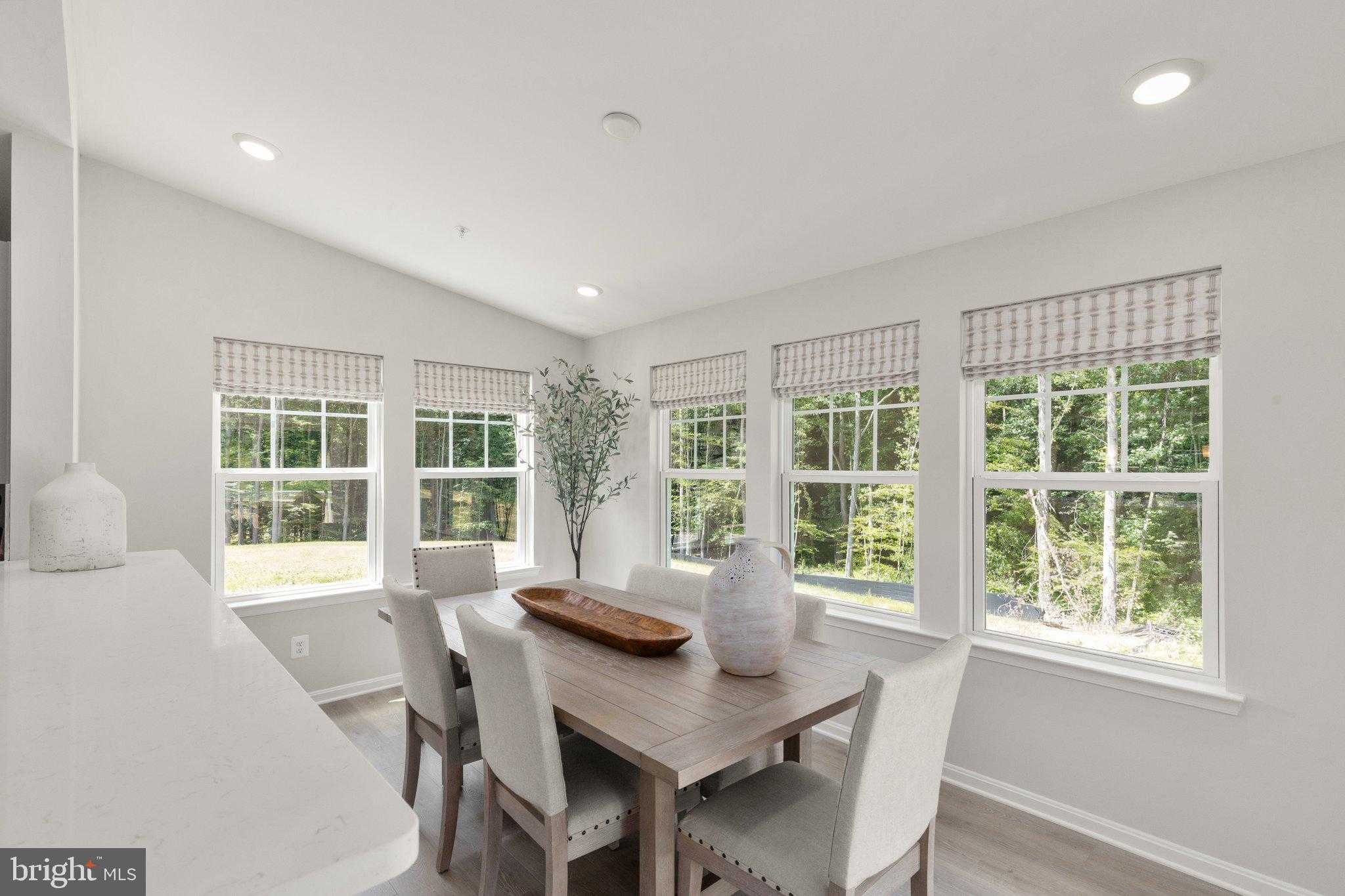 236 Pine Cone Dr photo 4