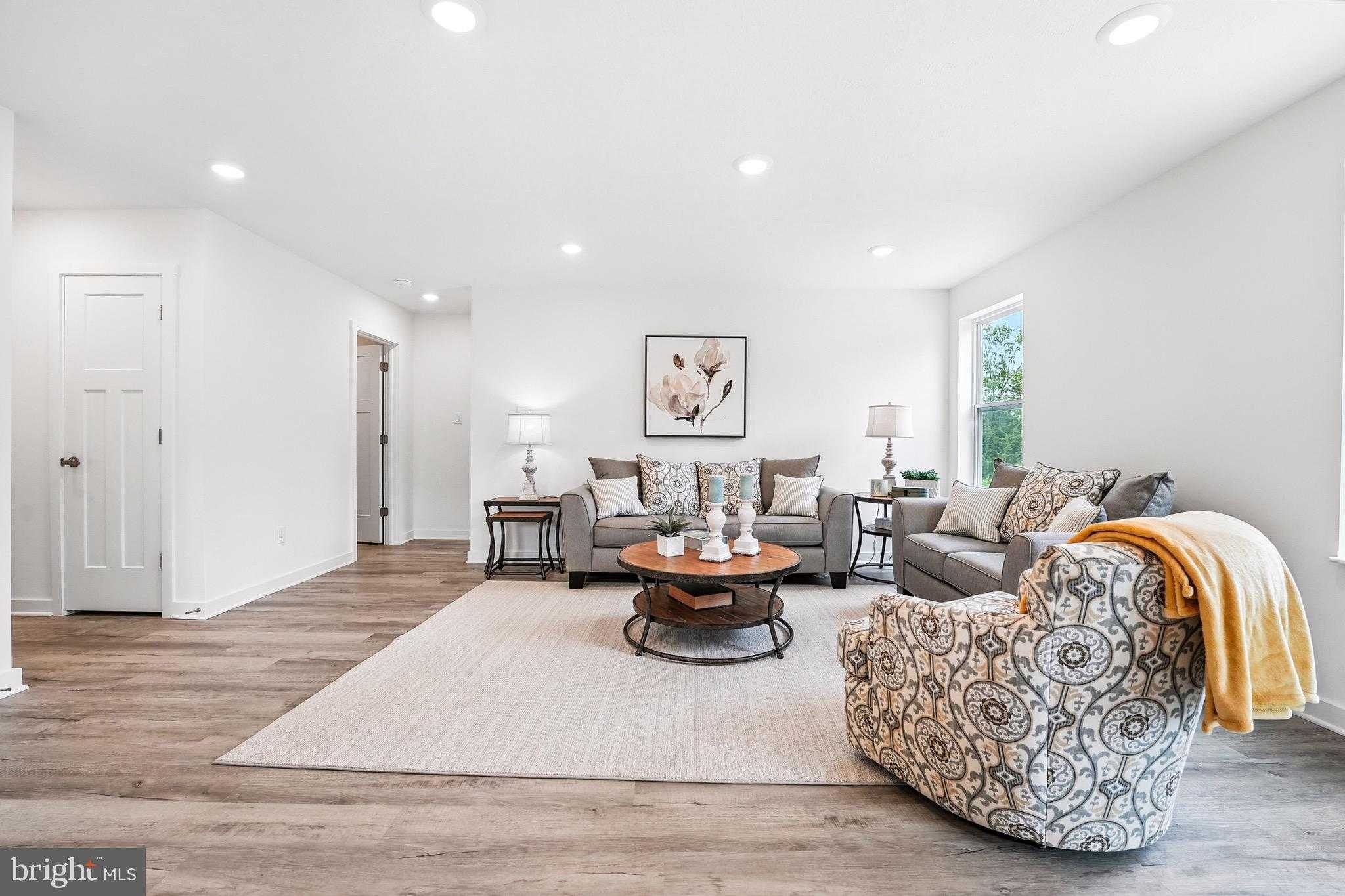 229 Monroe Ave photo 8