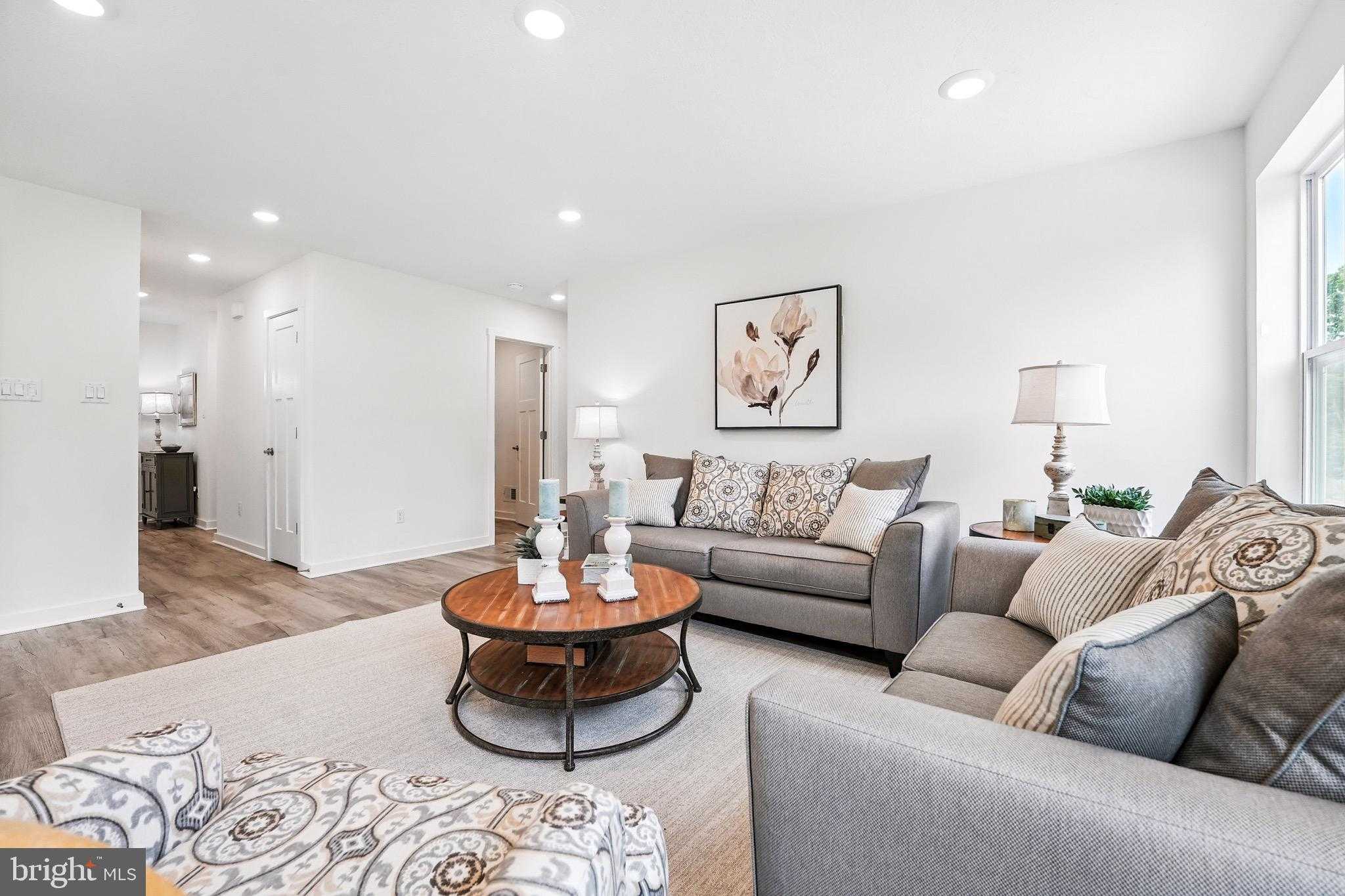 229 Monroe Ave photo 9