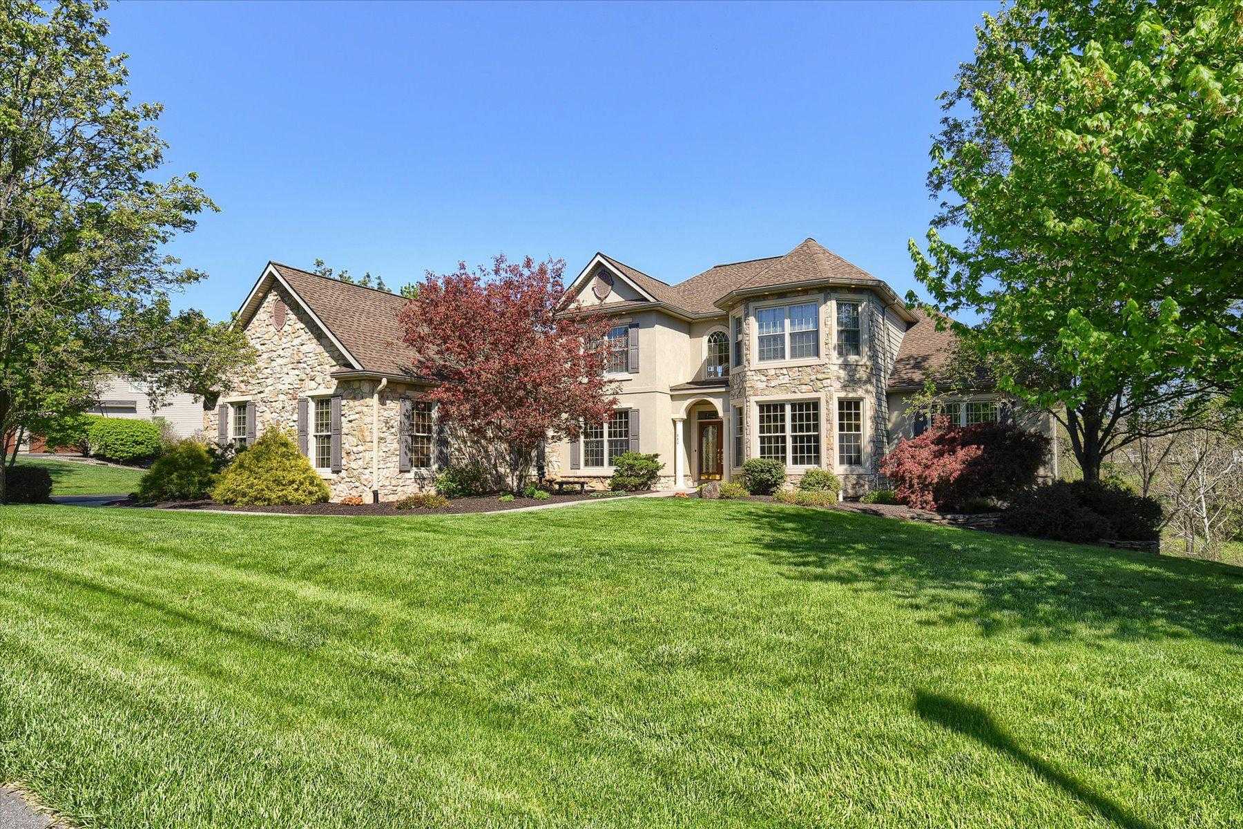 880 Sawgrass Ln, Mechanicsburg