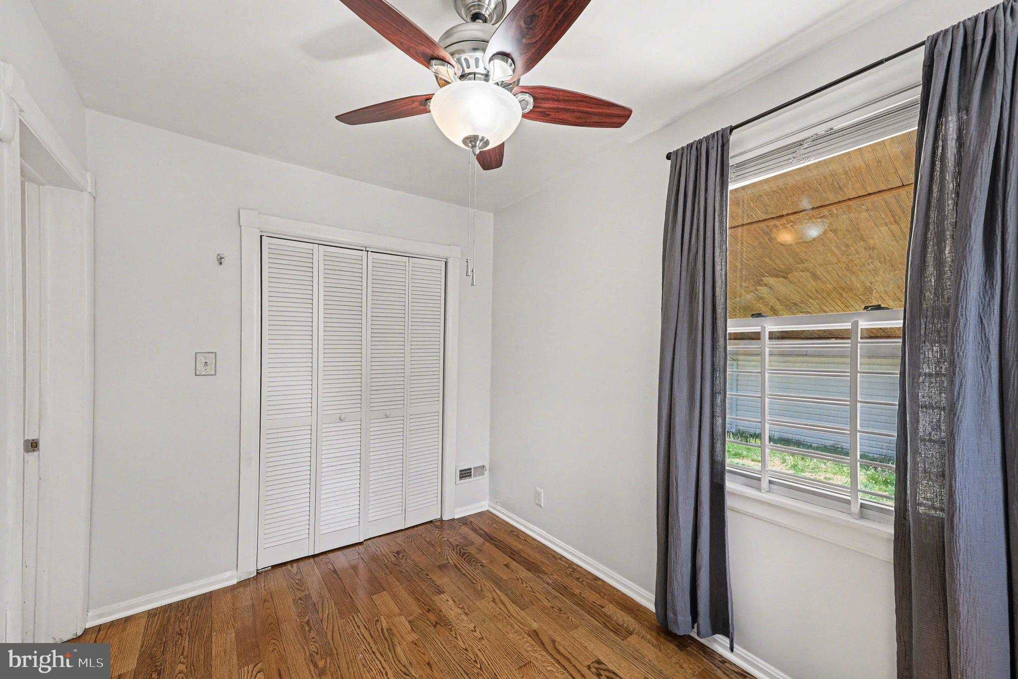 1602 Erskine St photo 16