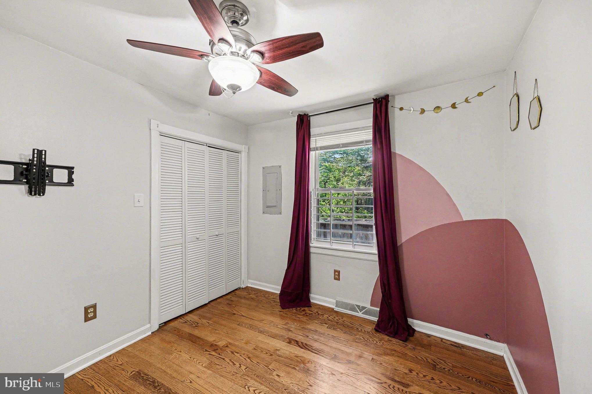 1602 Erskine St photo 19