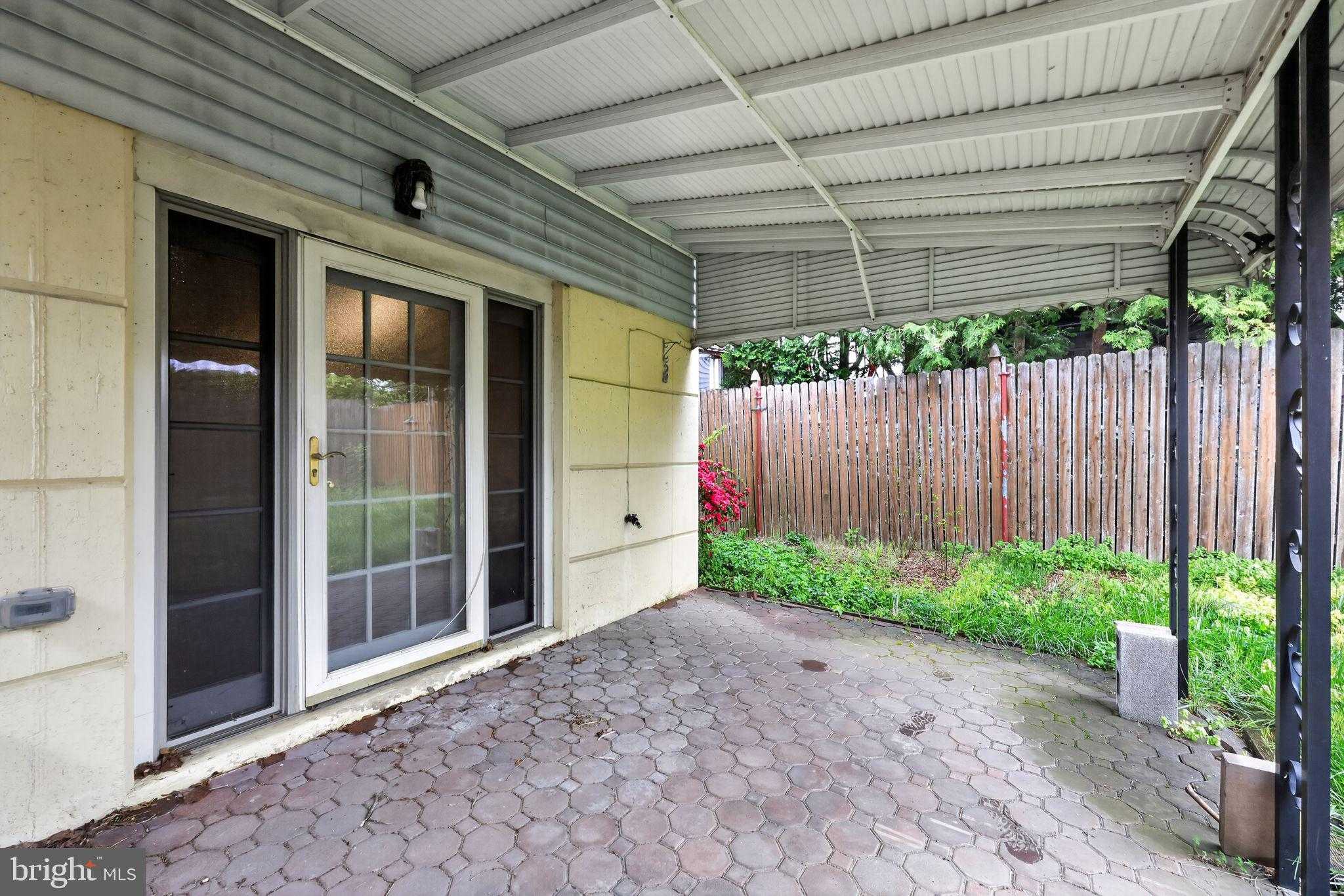 9609 Hoff St photo 4