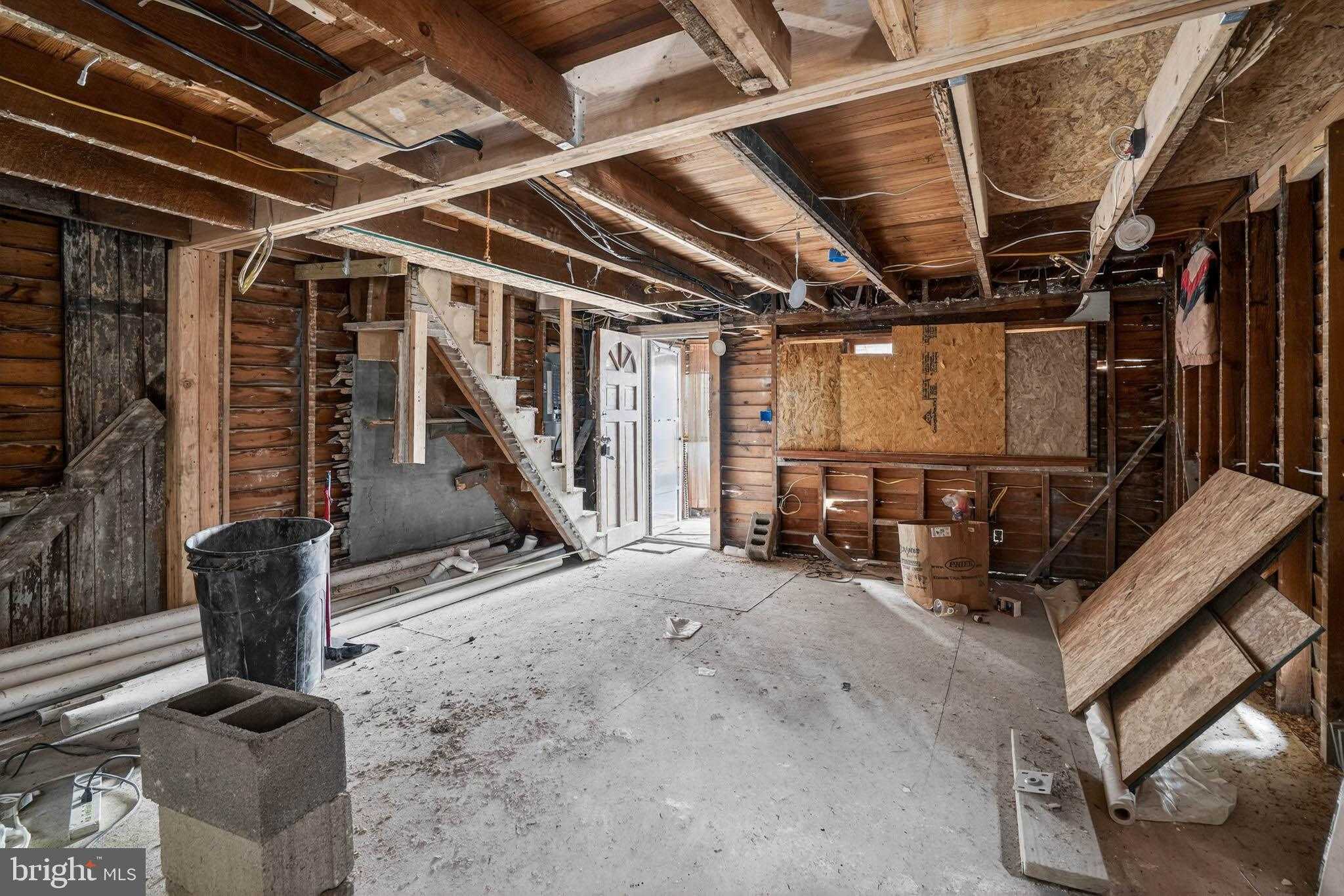 626 Douglas St photo 6