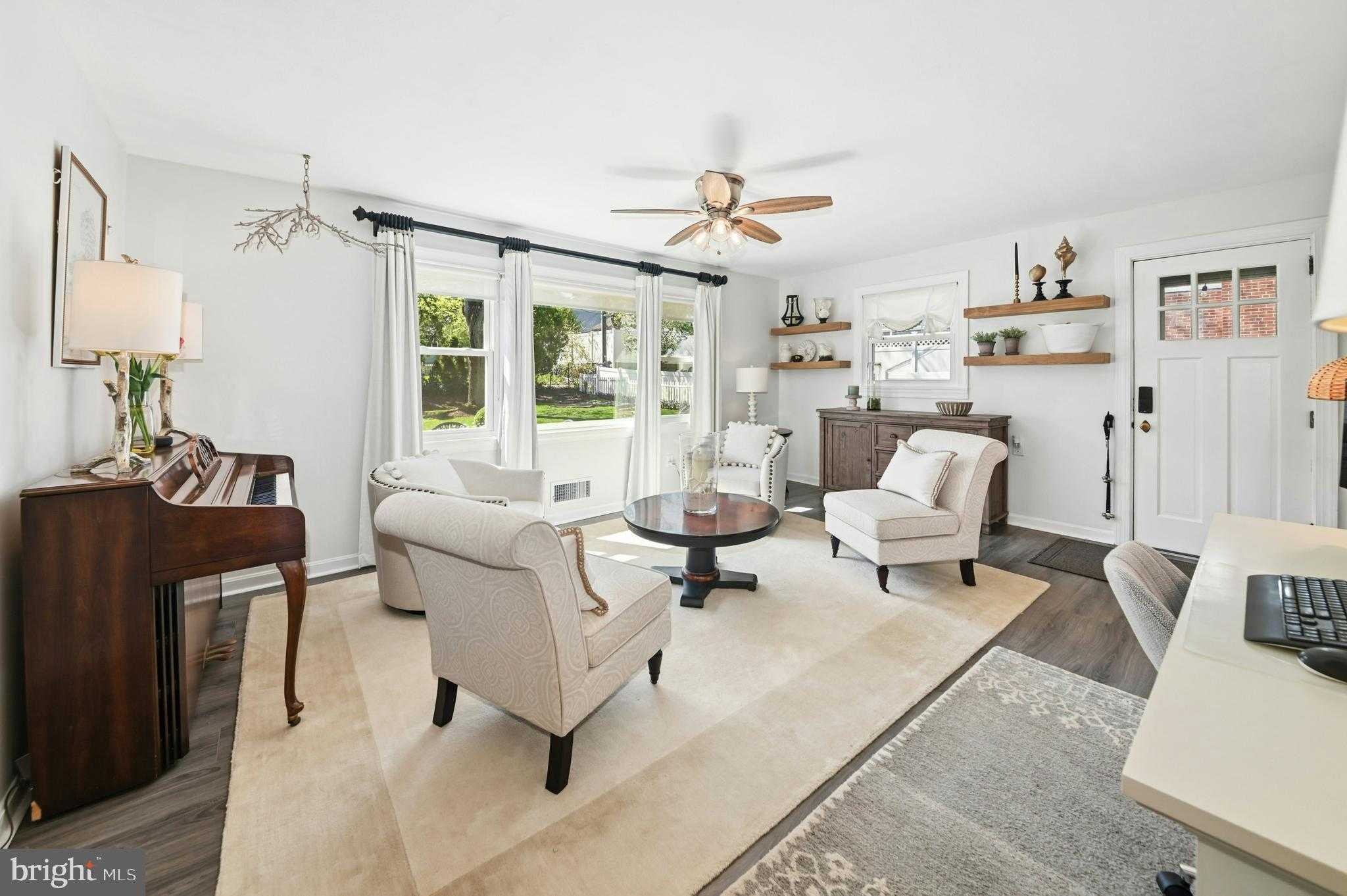 2444 W Tremont St photo 14