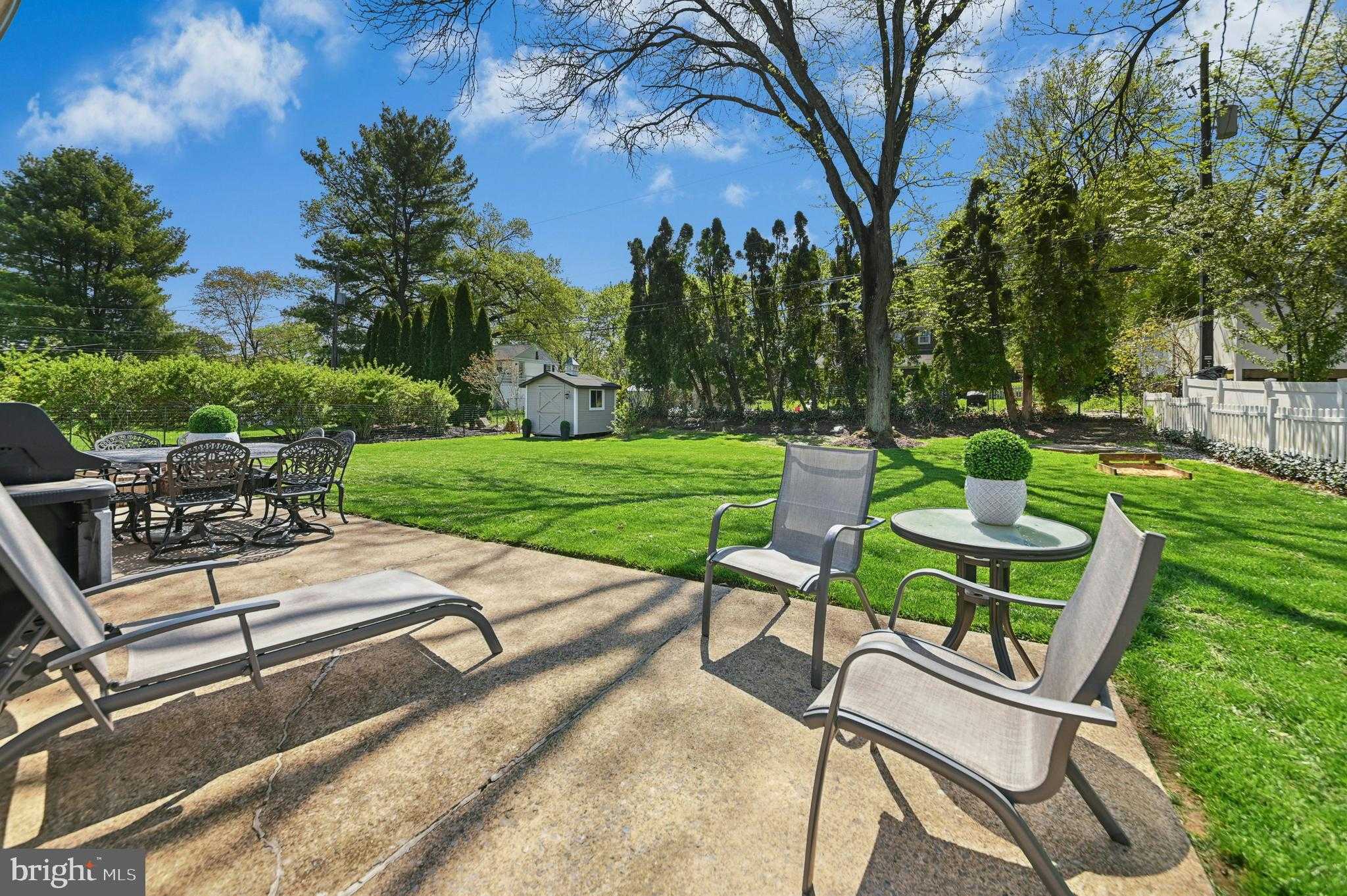 2444 W Tremont St photo 28