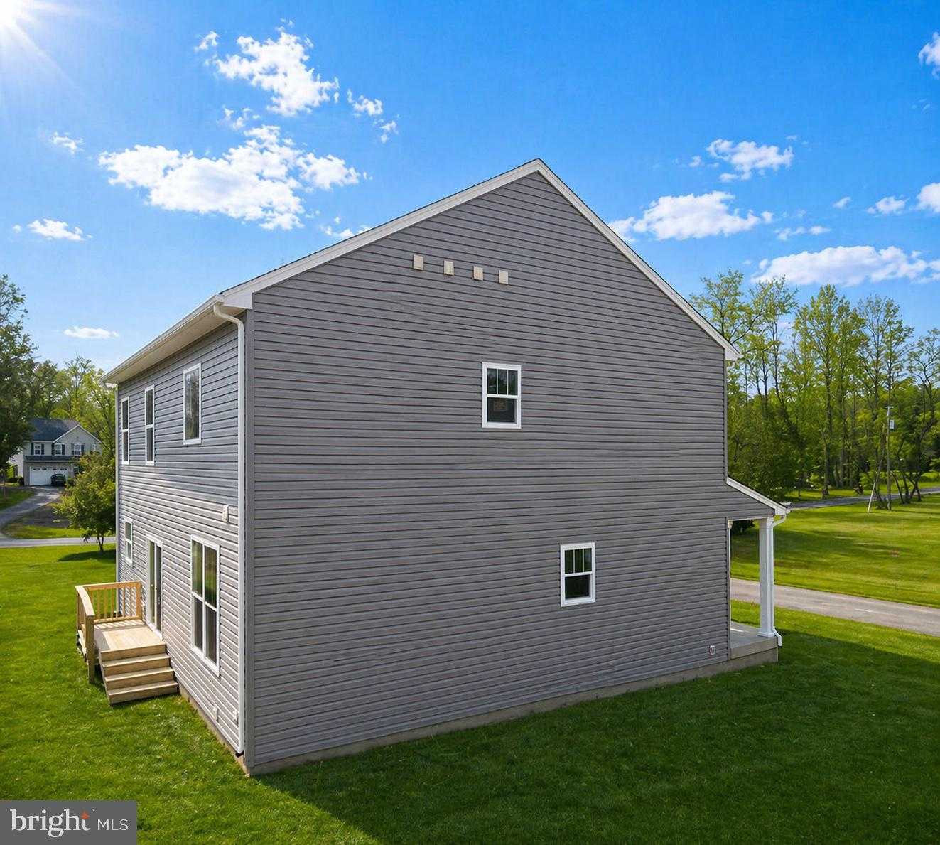 8 William and Mary Ln photo 2