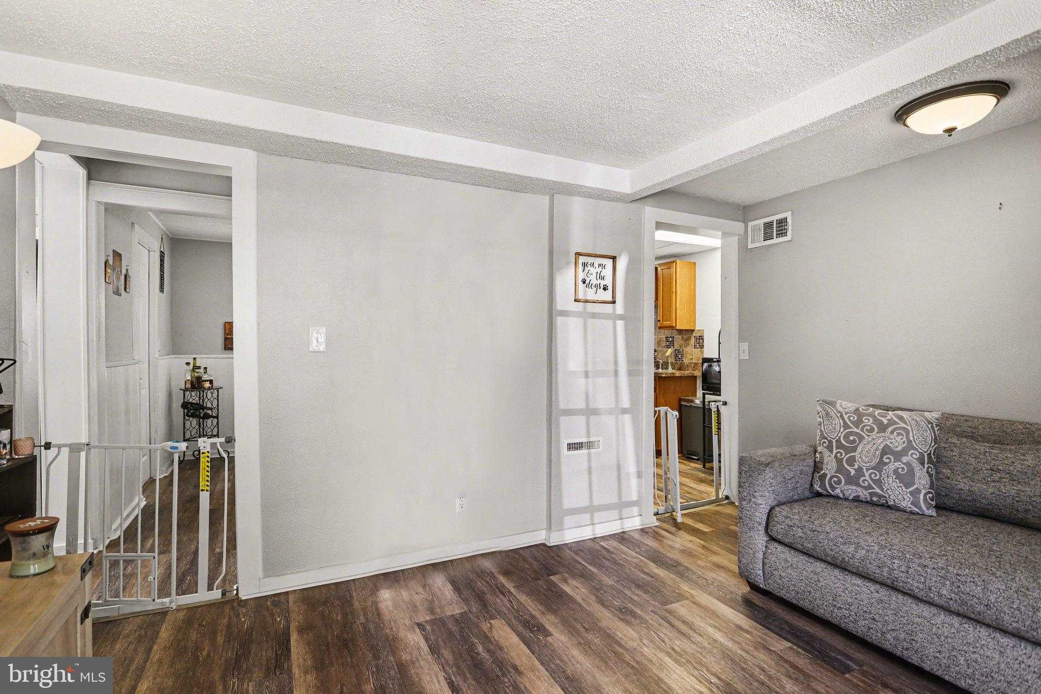 29 E Main St photo 4