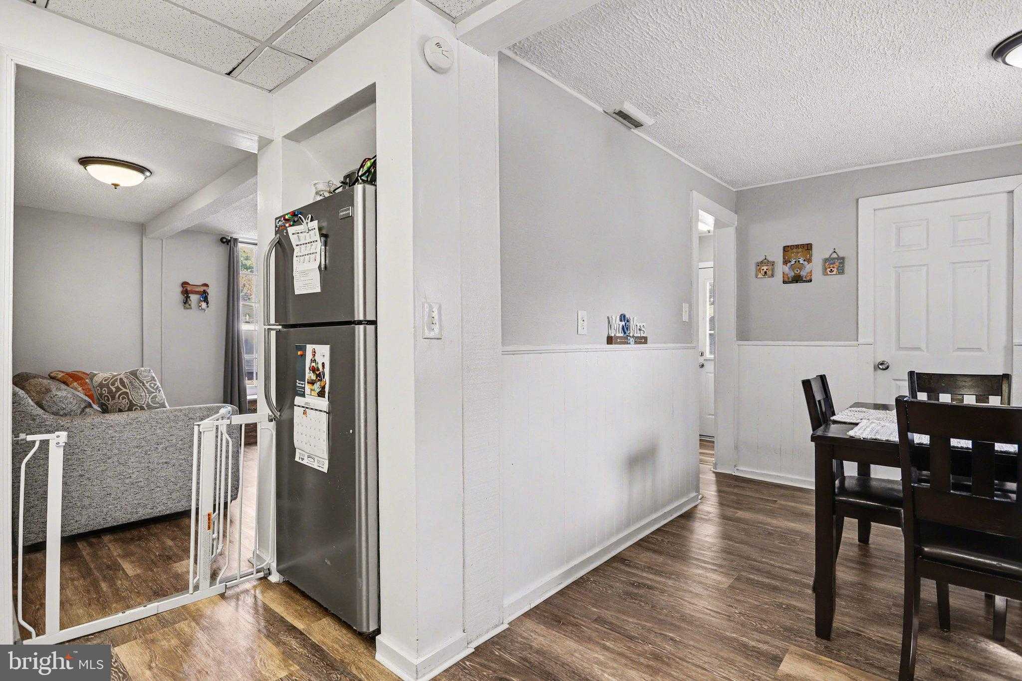 29 E Main St photo 8