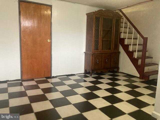 7019 Calvert St photo 15