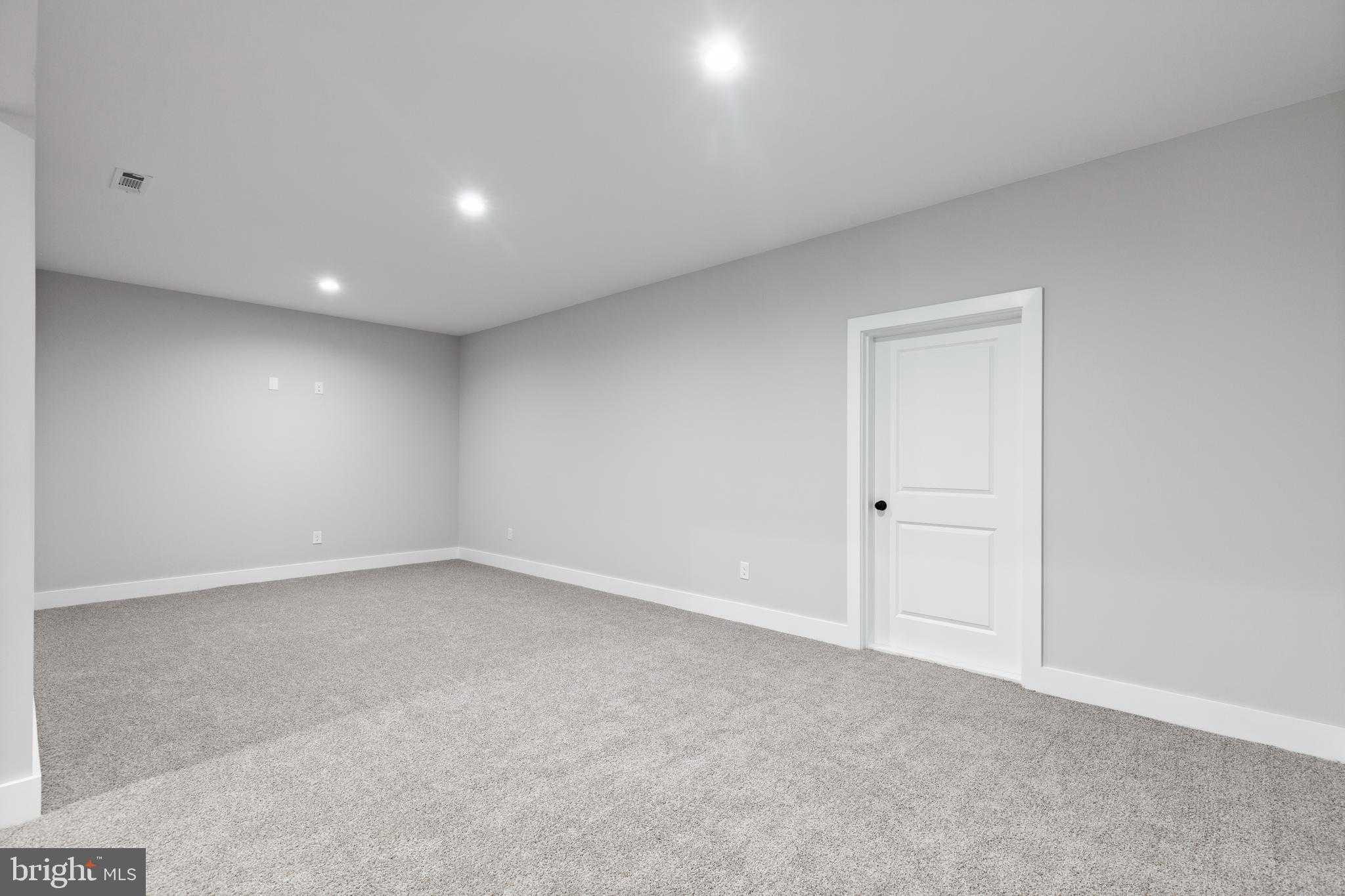 5304 Wyndemere Cir photo 35